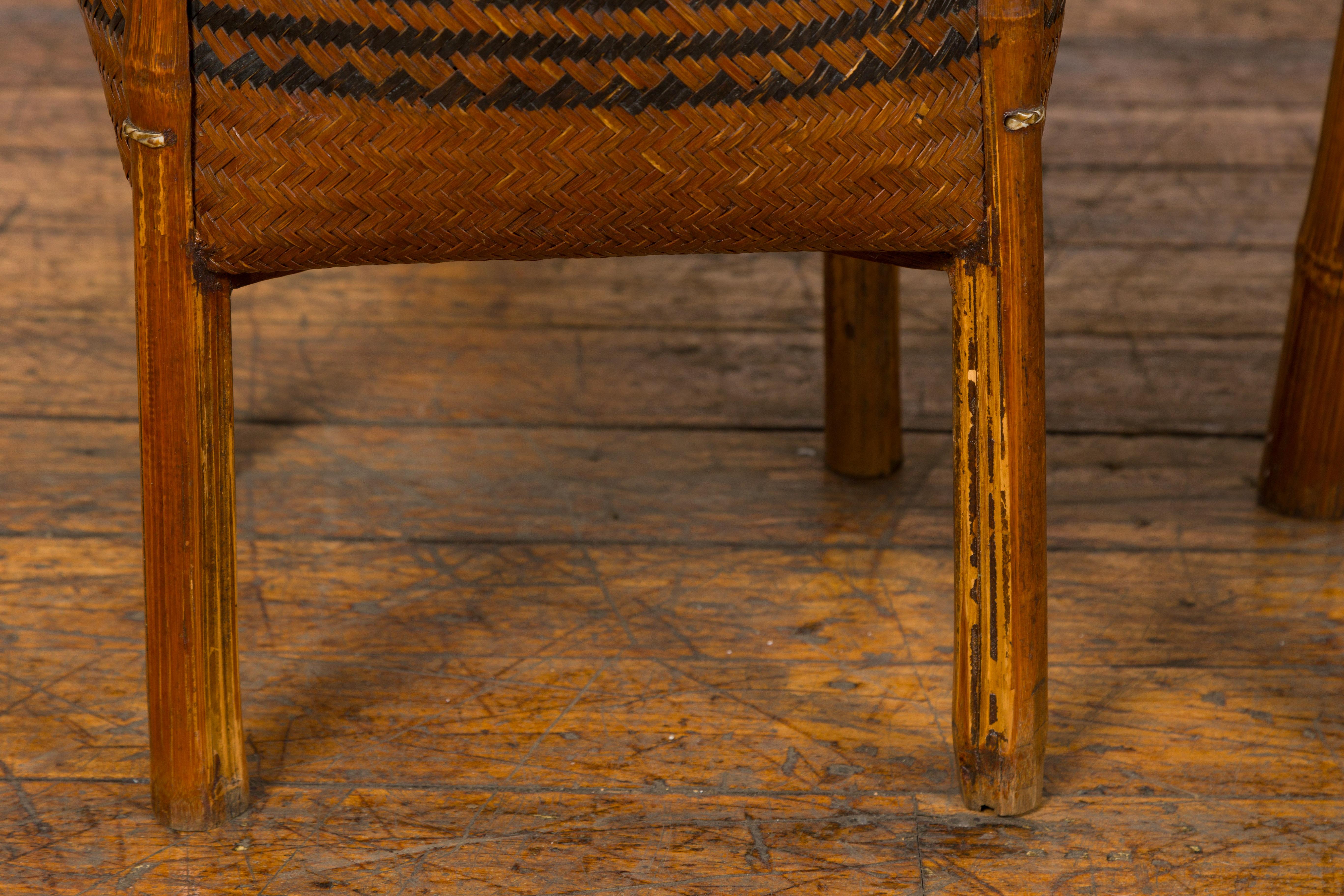 Cesti in rattan intrecciato su gambe con motivi a chiave greca, quattro pezzi venduti ciascuno in vendita 1