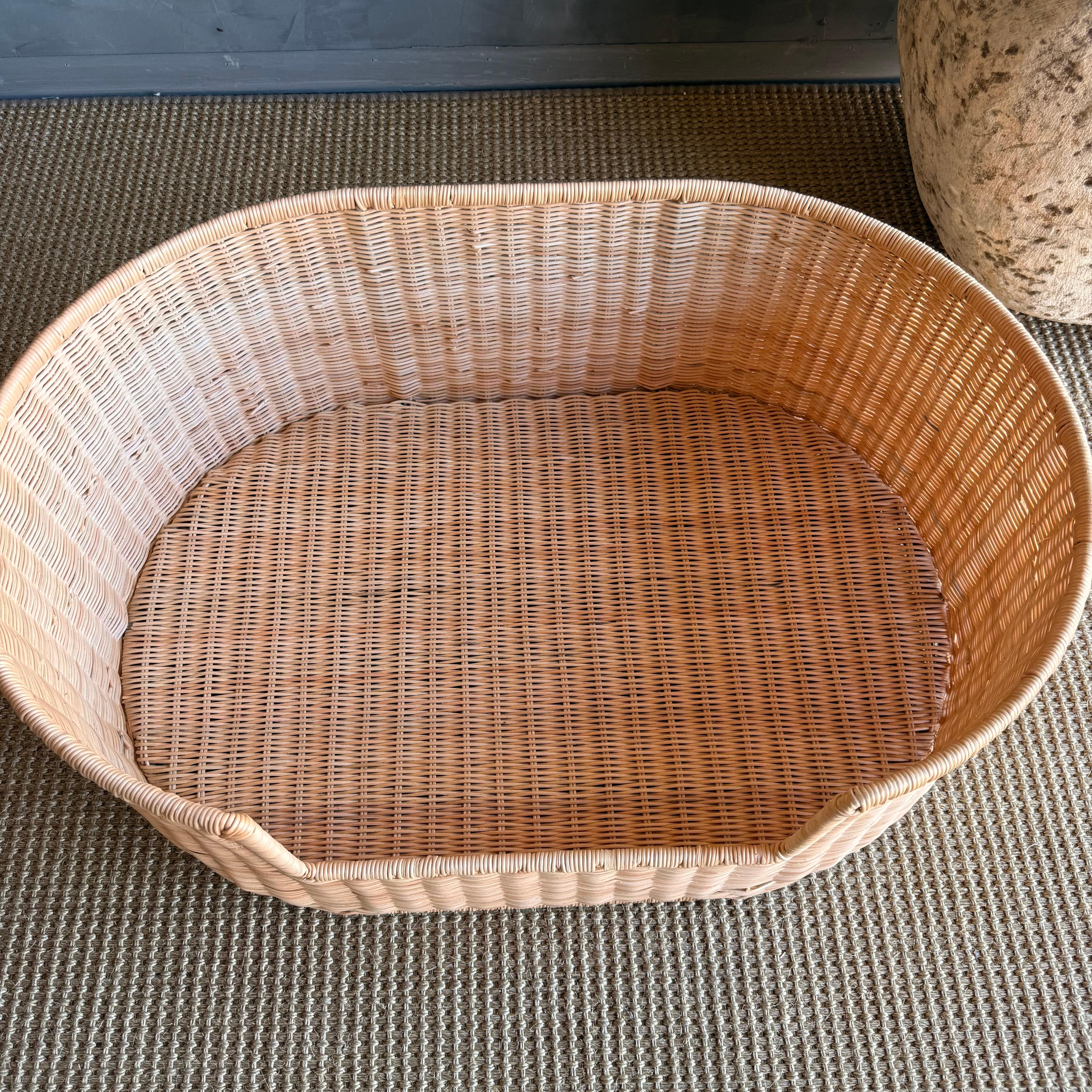 Woven Rattan Pet Bed with Outdoor Stripe Fabric In New Condition For Sale In Old Town Orange, CA