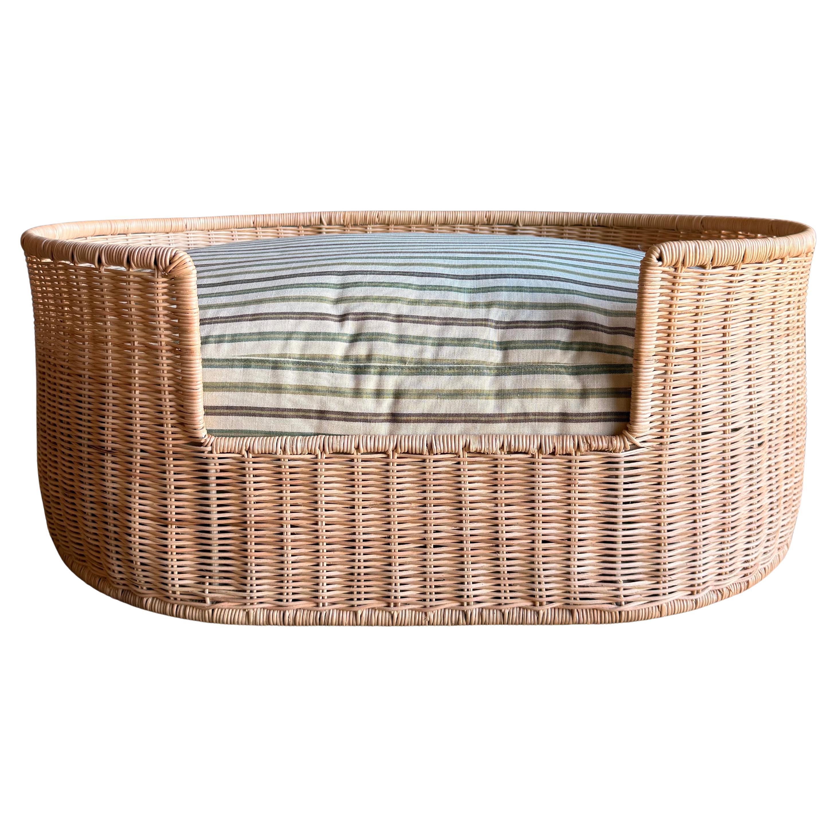 Woven Rattan Pet Bed with Outdoor Stripe Fabric For Sale