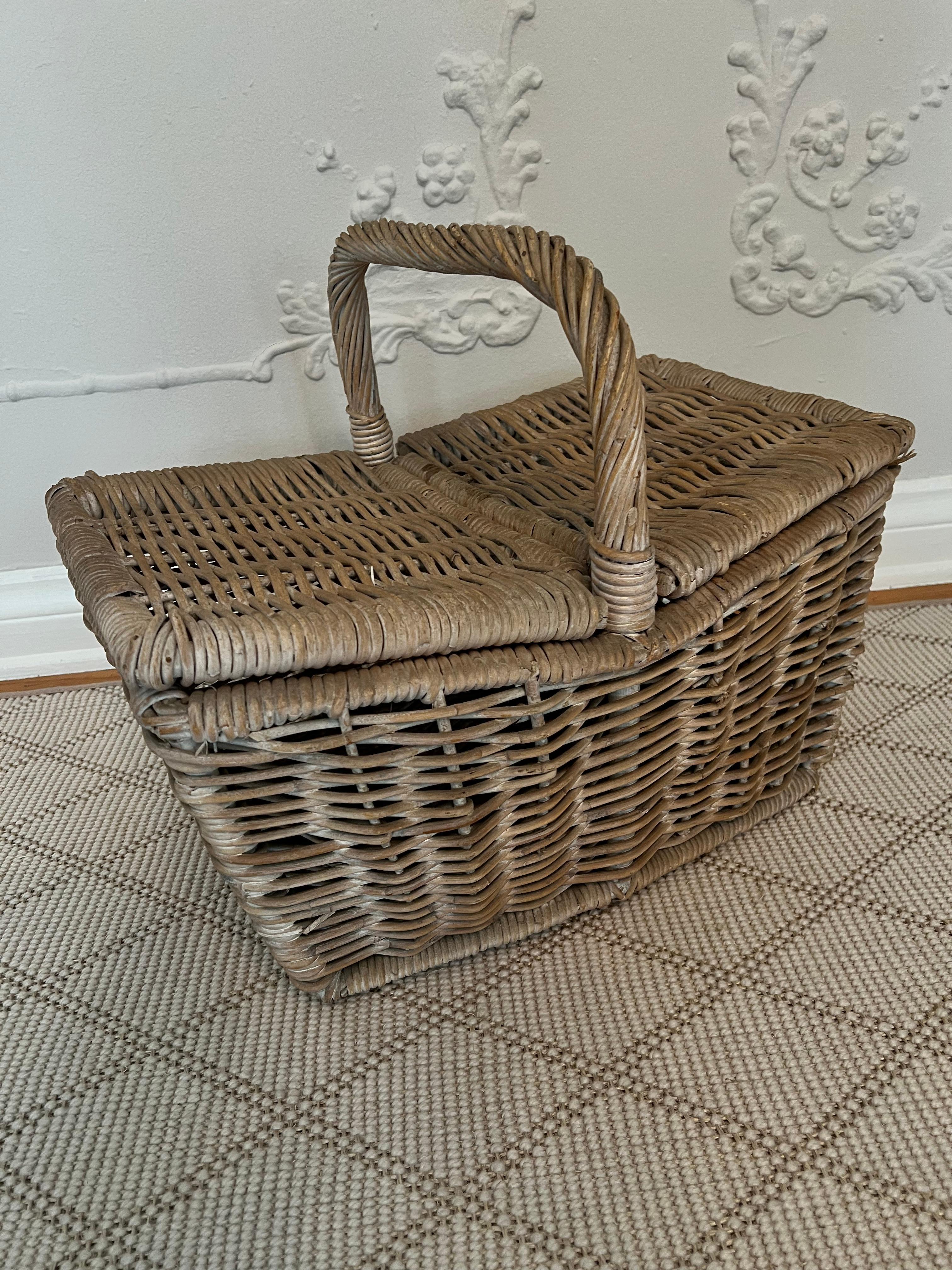 20th Century Woven Rattan Picnic Basket with Center Handle and Duo Opening Sides For Sale