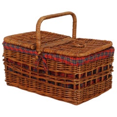 Cestino da picnic in rattan intrecciato