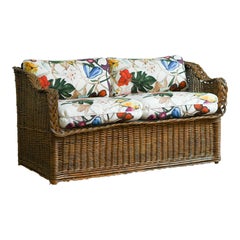 Geflochtenes Rattansofa mit Dedar-Stoffpolstern
