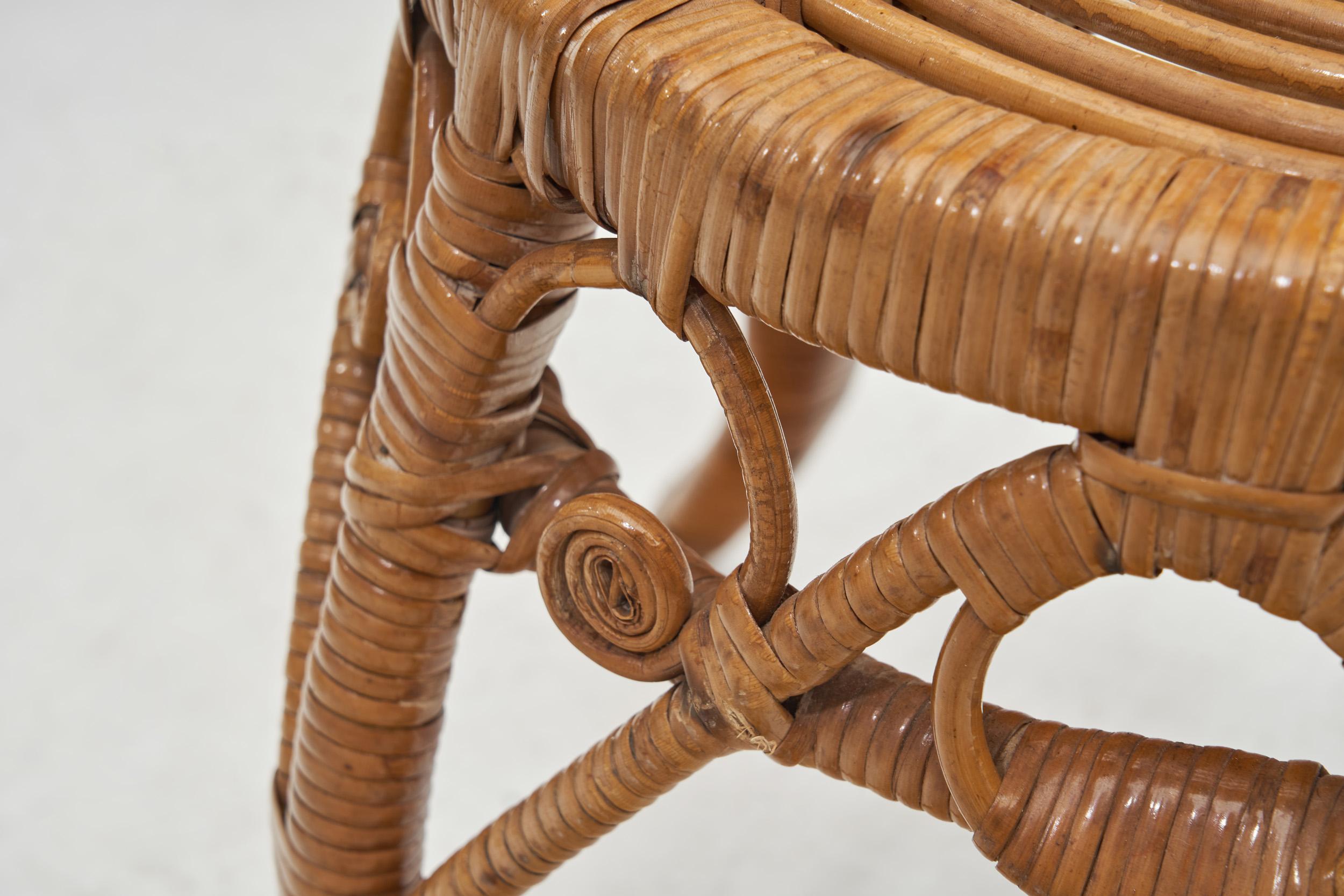 Woven Rattan Stool, Europe Early 20th Century For Sale 5
