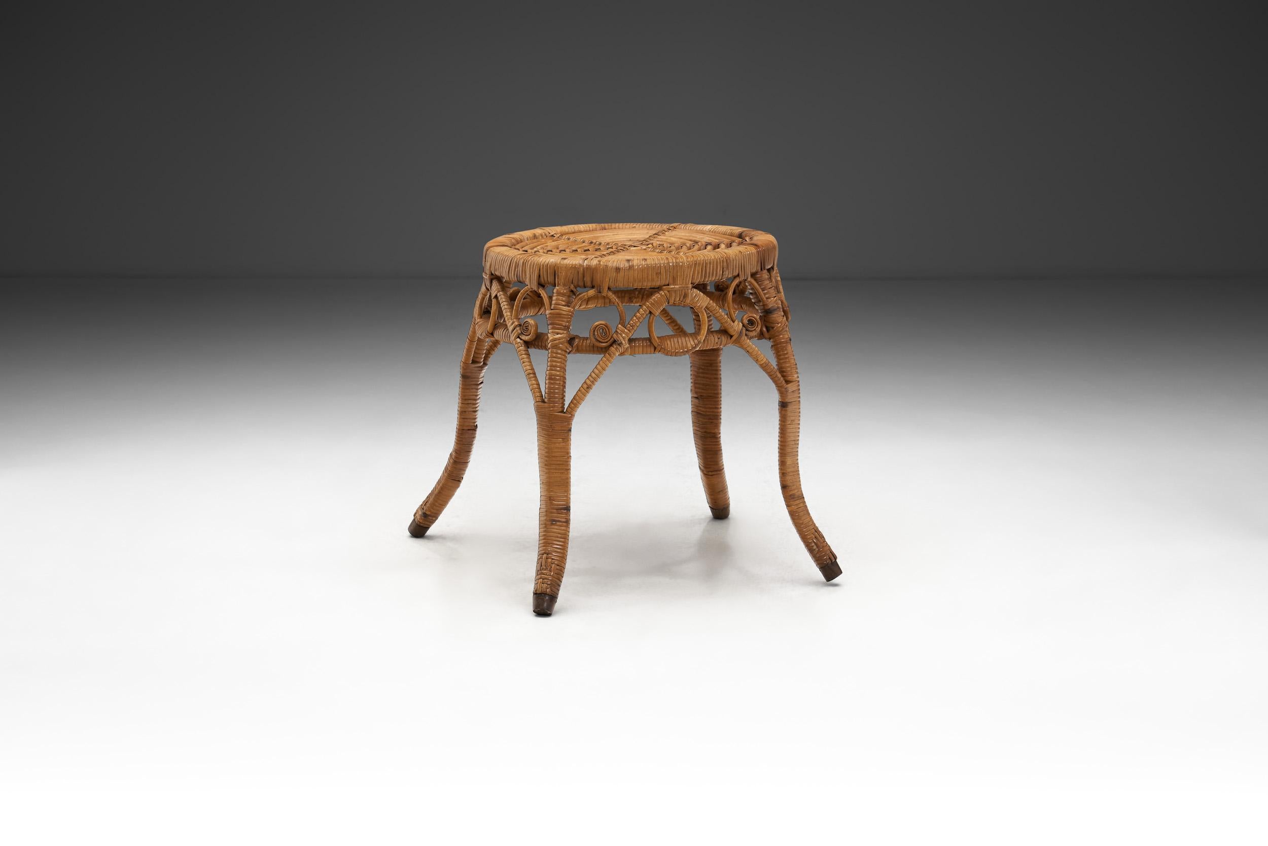 Woven Rattan Stool, Europe Early 20th Century In Good Condition For Sale In Utrecht, NL