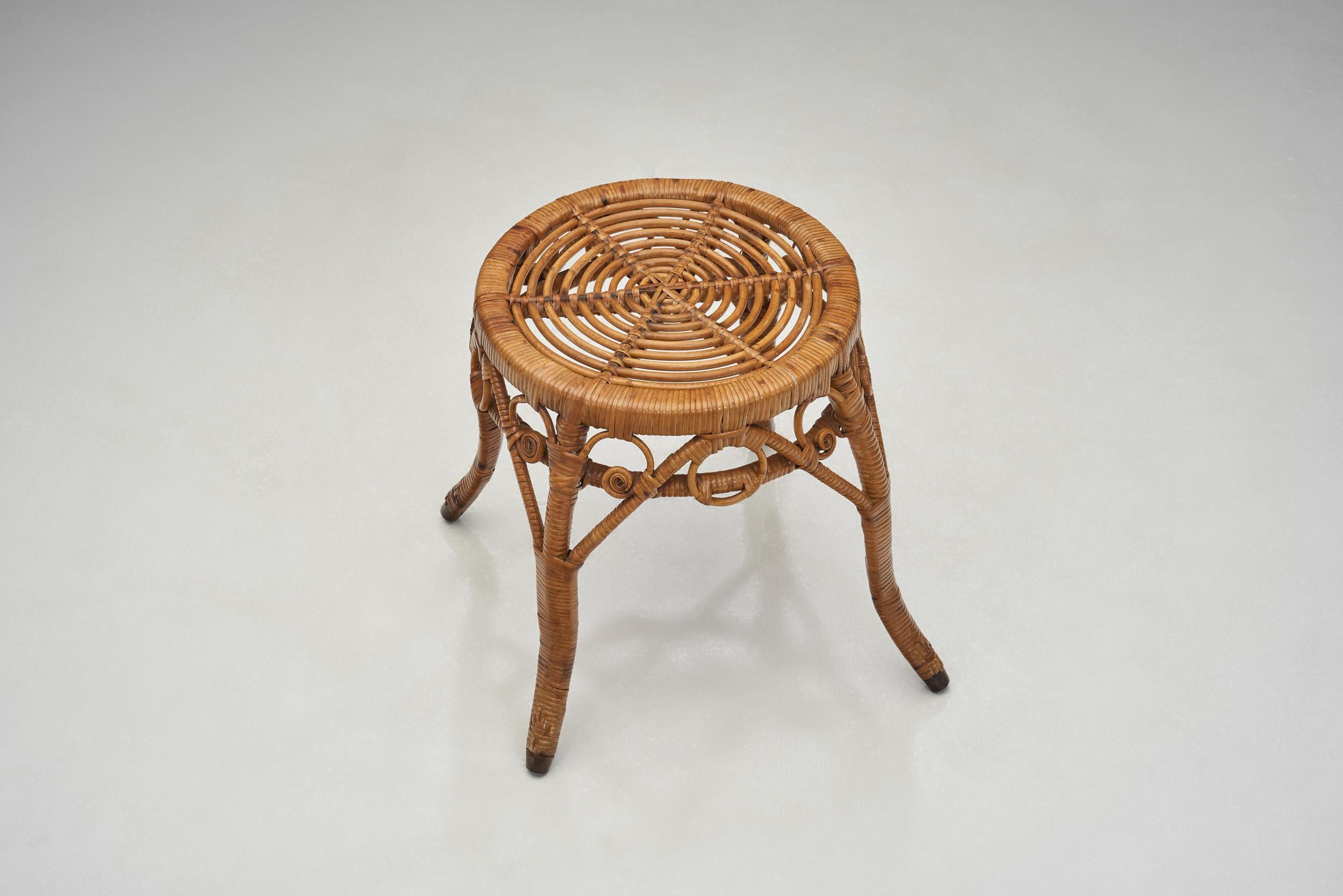 Woven Rattan Stool, Europe Early 20th Century For Sale 1