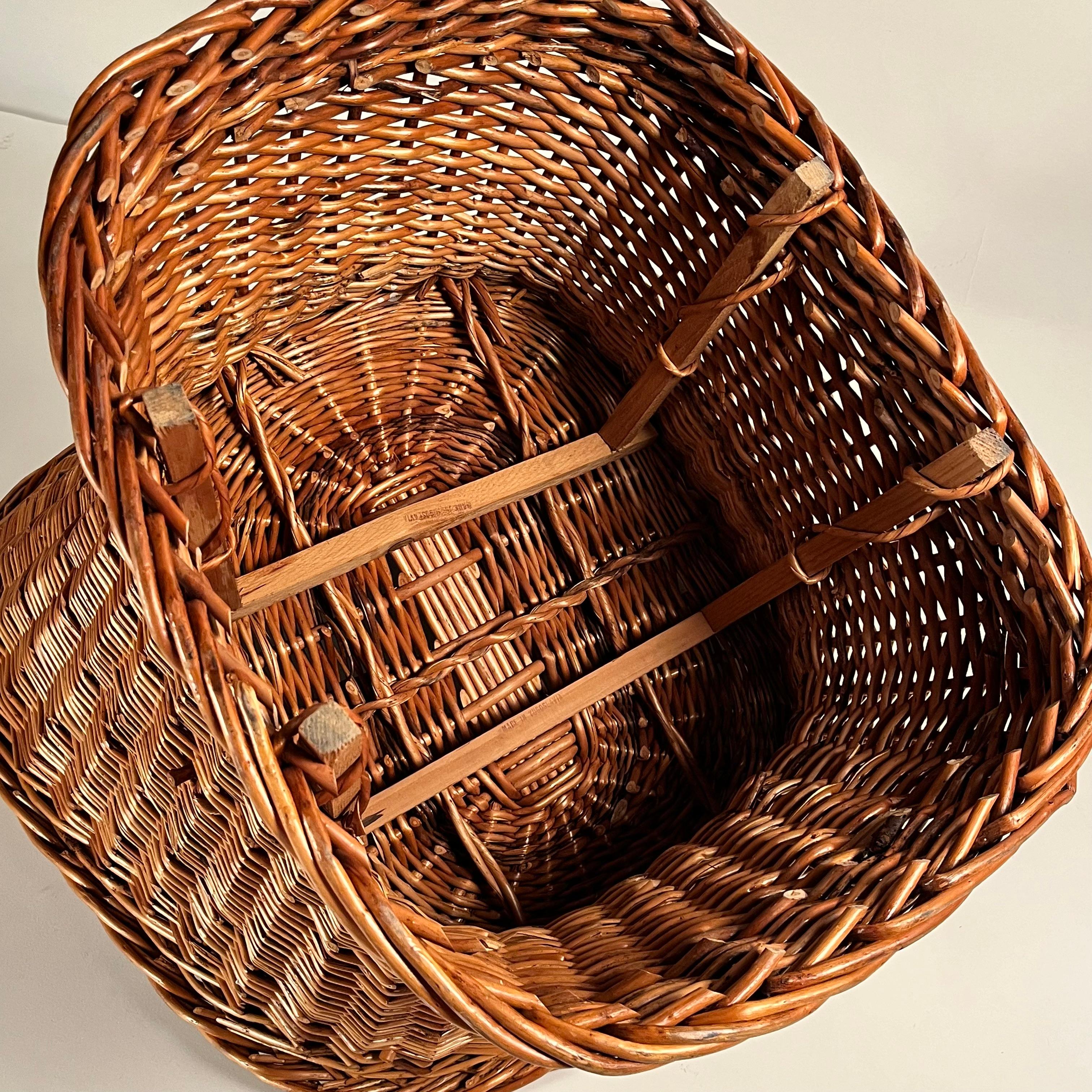 Sedia Barile in vimini di rattan intrecciato con pad in shearling in vendita 3