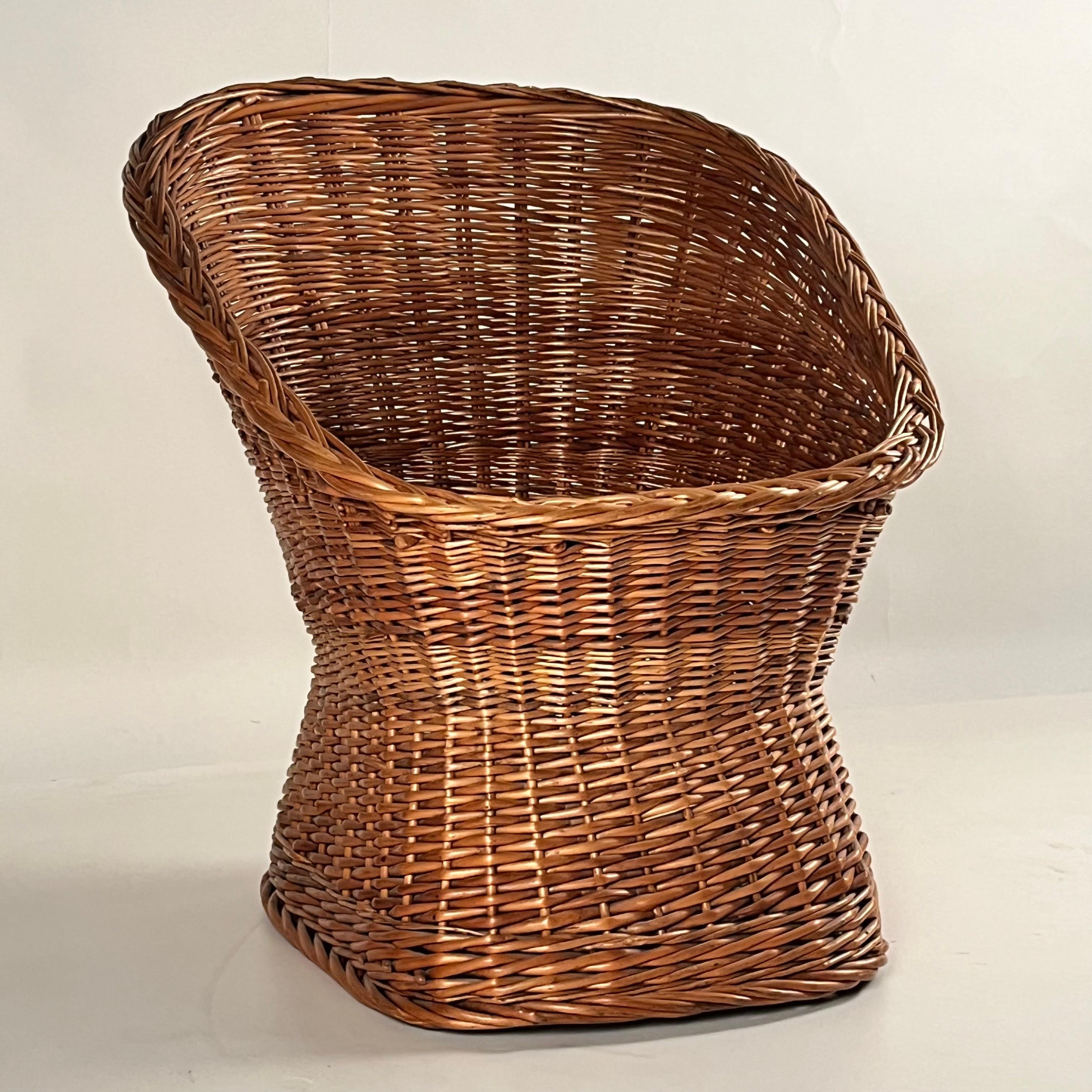 Sedia Barile in vimini di rattan intrecciato con pad in shearling In condizioni buone in vendita a Los Angeles, CA