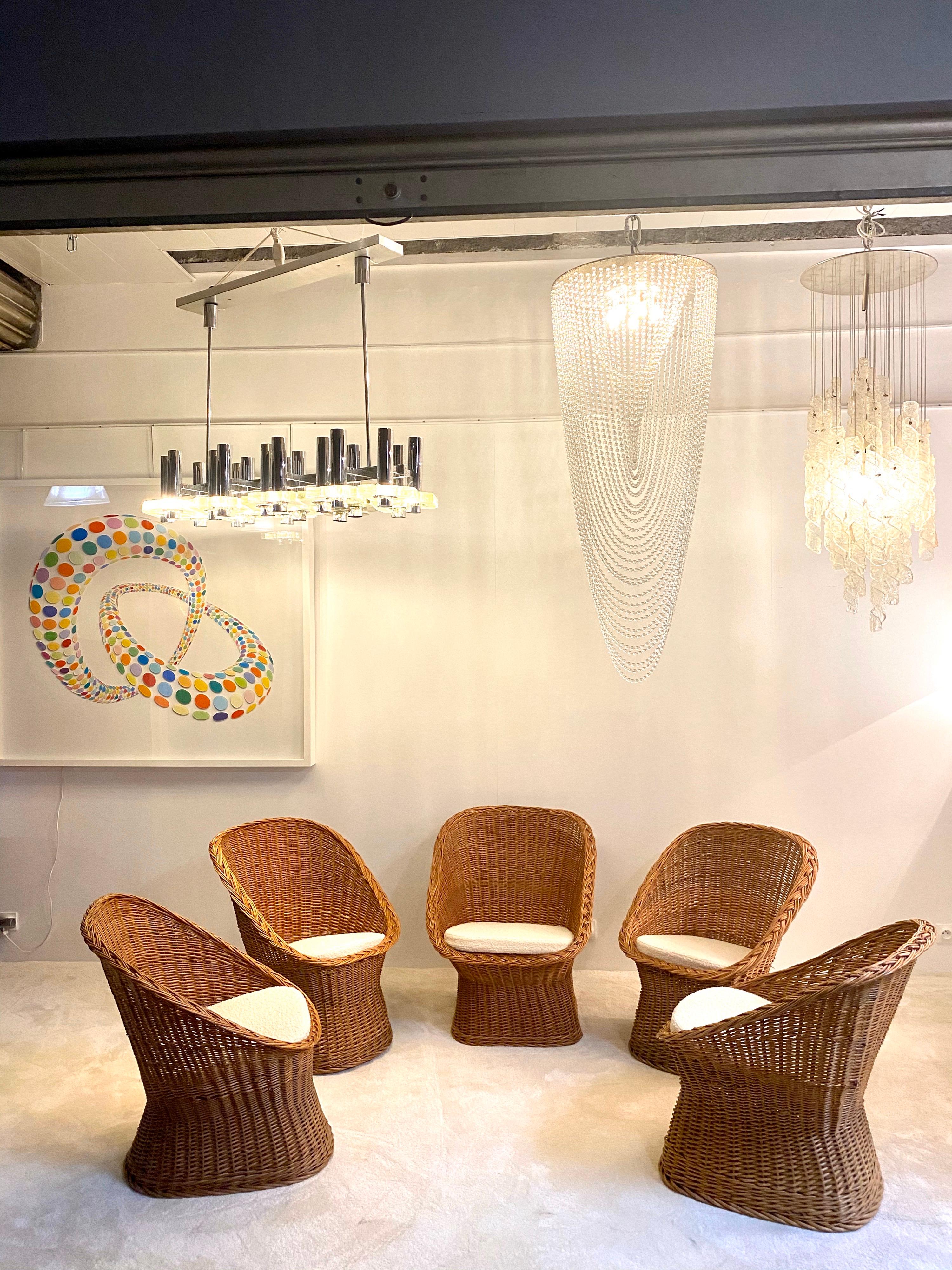 Five woven rattan chairs in a beautiful honey color with removable Pierre Frey cream bouclette cushions.
A confortable barrel shape with a boho vibe.
These vintage chairs are handmade with a solid and timeless line.
Versatile pieces: Stylish in a