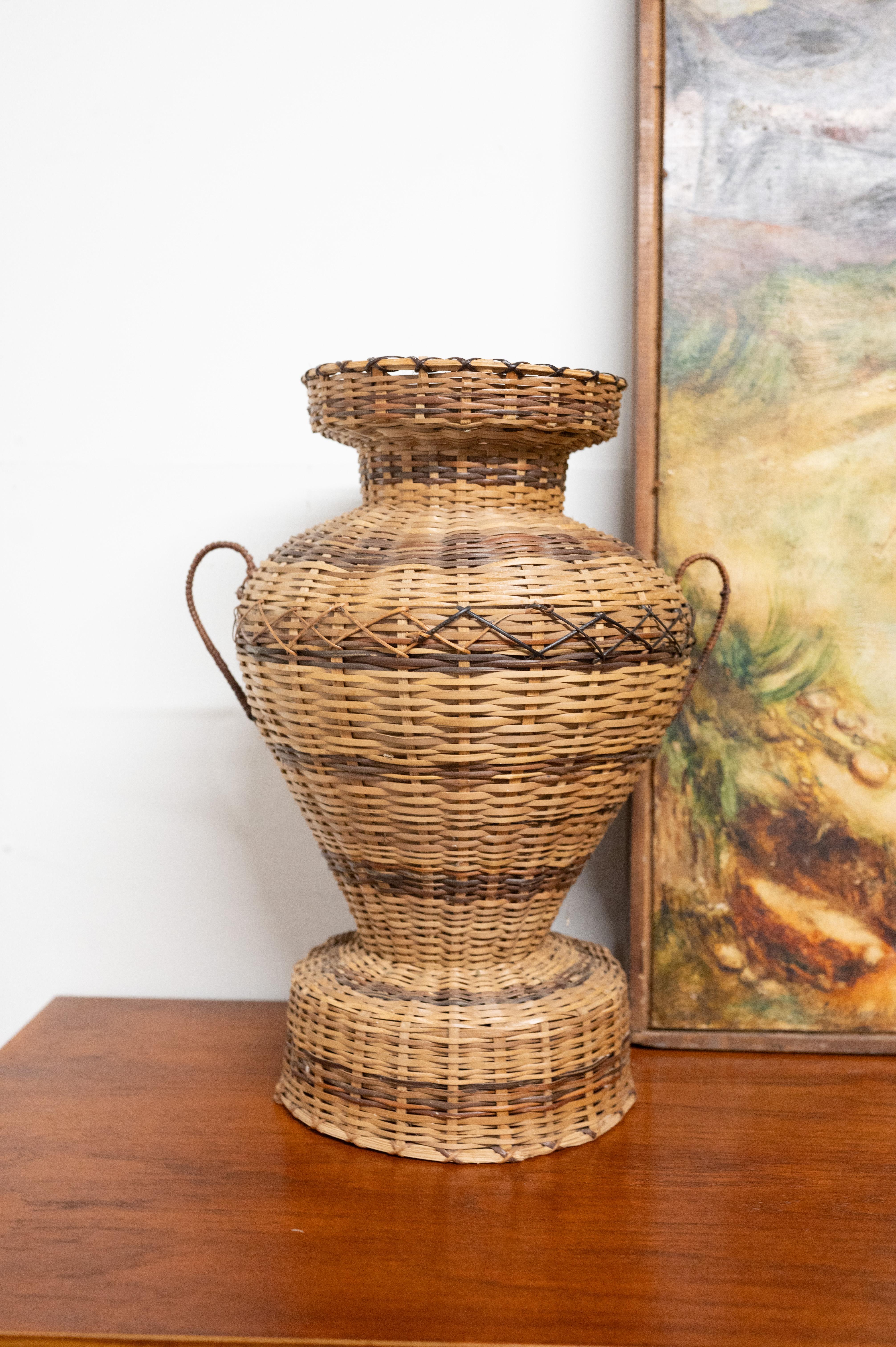 20ième siècle Vase en rotin tressé en vente