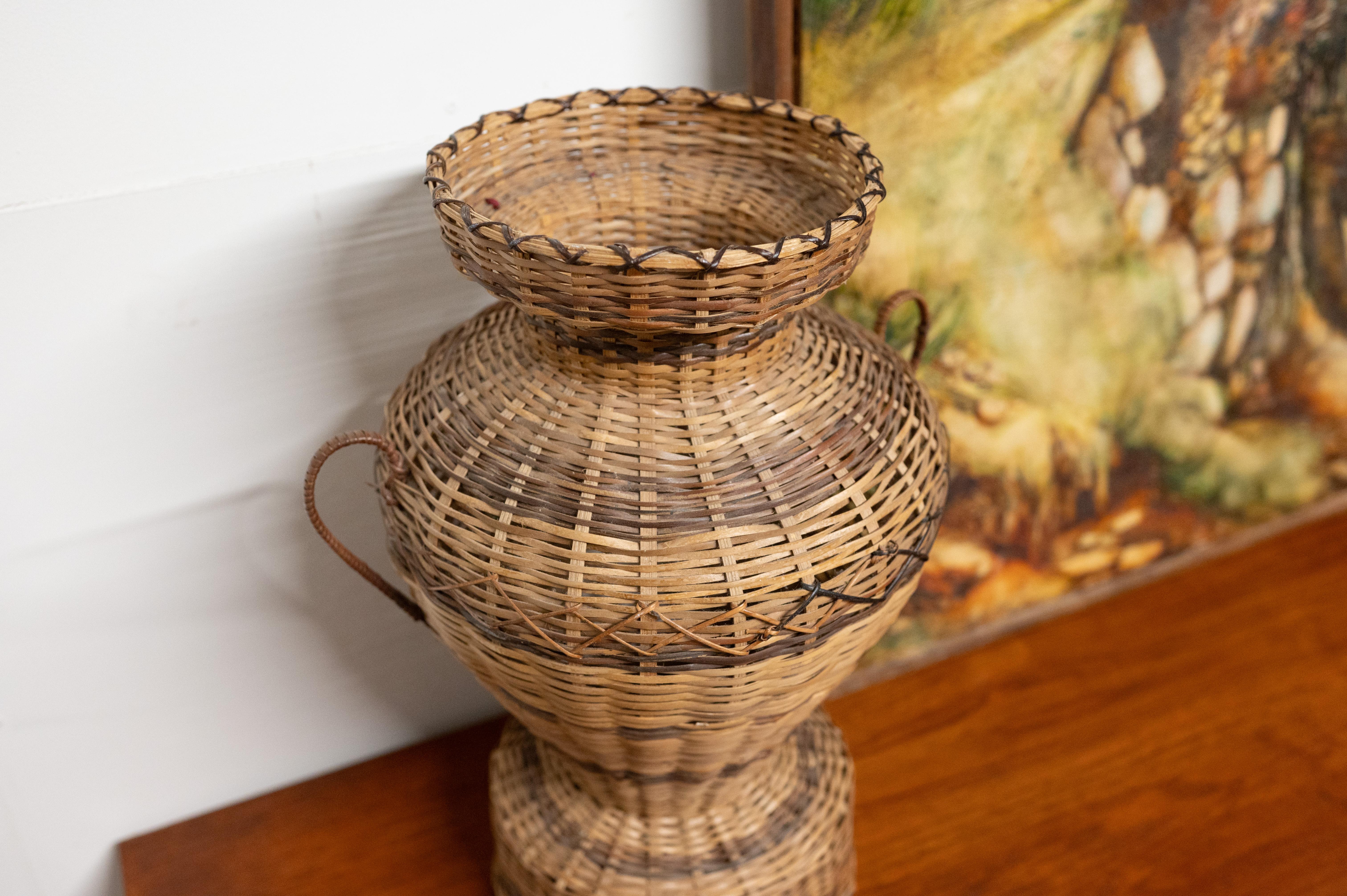 Canne Vase en rotin tressé en vente