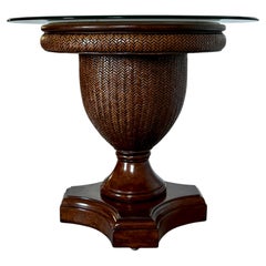 Mesa de comedor de centro de junco tejido + piel sintética después de Tommy Bahama Tablero de cristal de 36