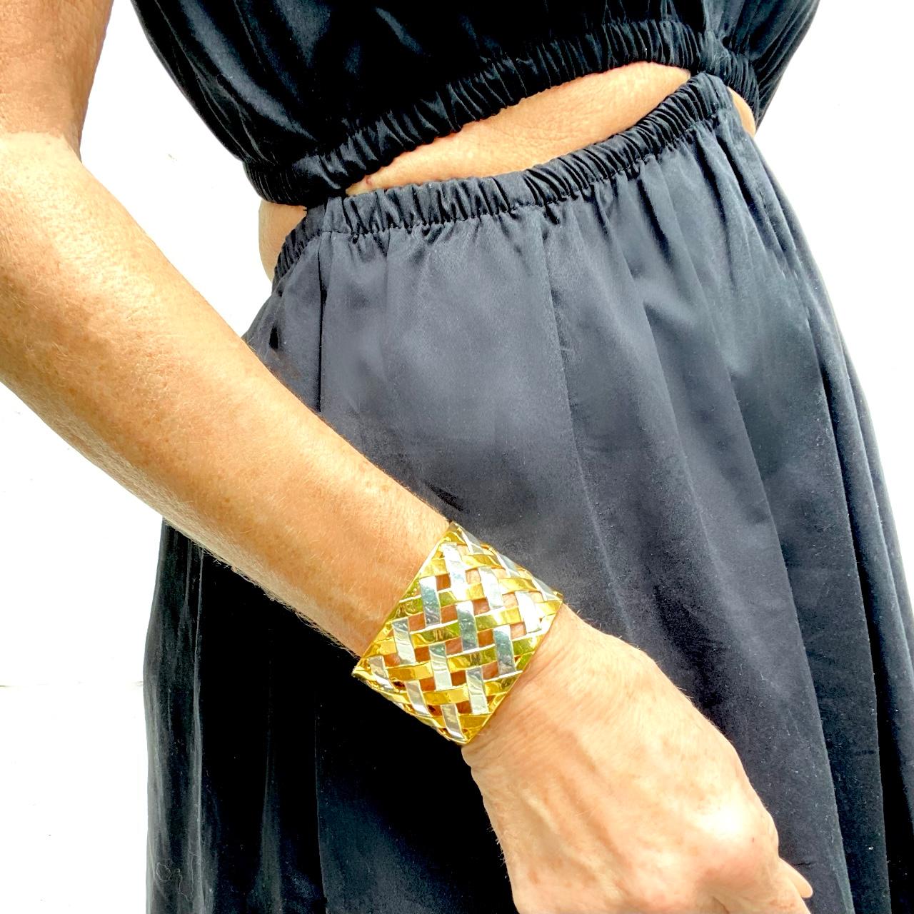 Manchette en ruban tissé argent et or Pour femmes en vente