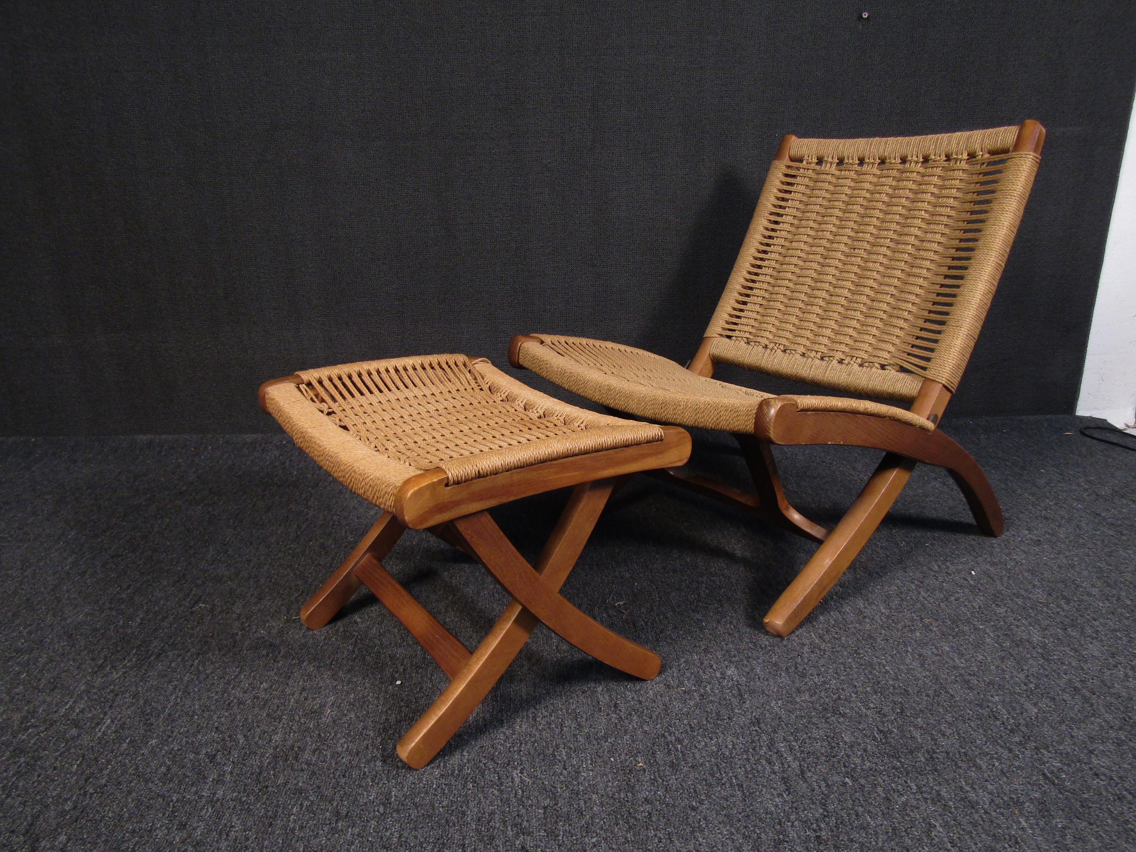 Vintage rope chair with ottoman combo. In overall good shape. 

Please confirm item location (NY or NJ).