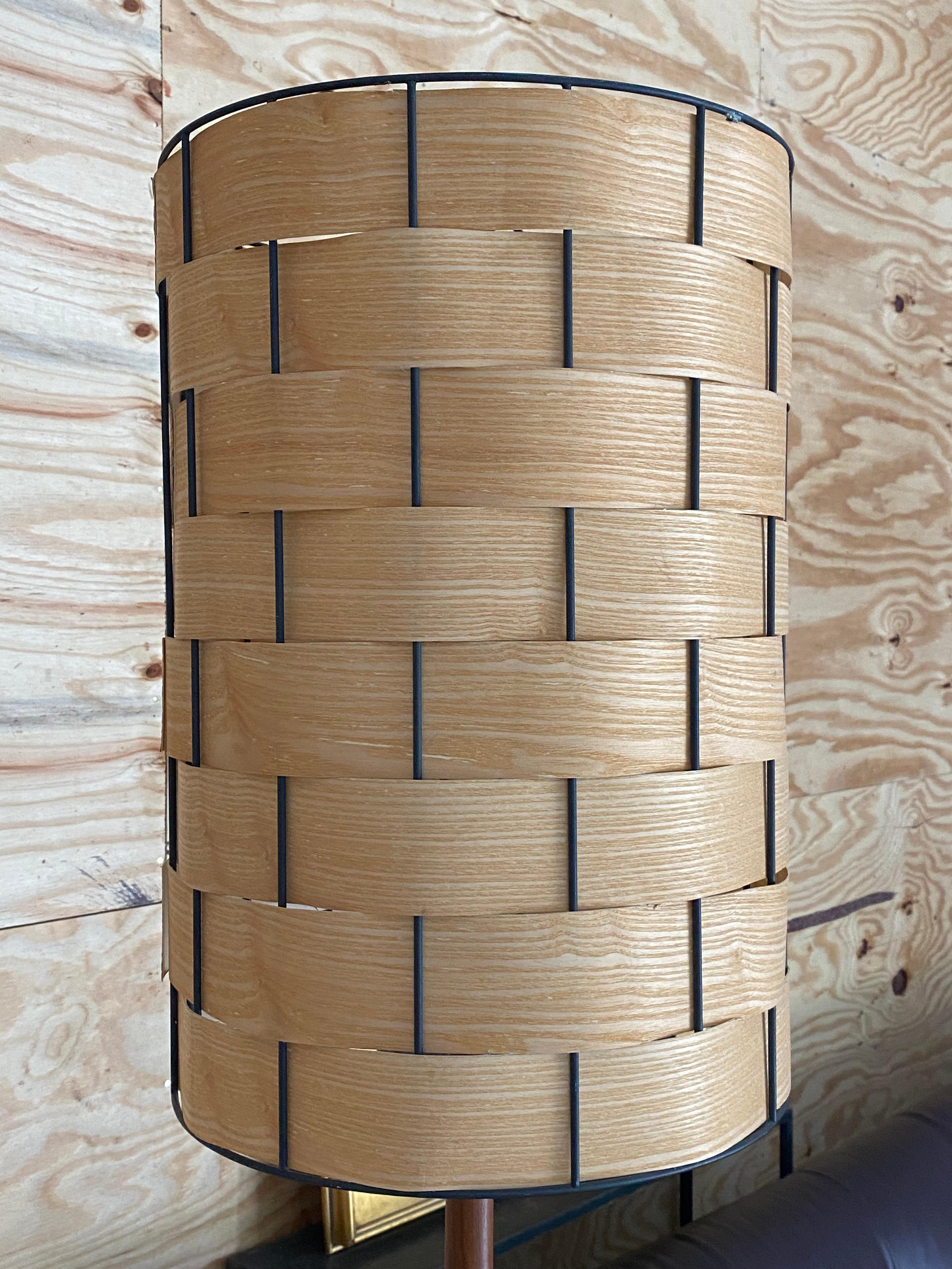 Abat-jour tressé Lampadaire moderne danois en noyer en vente 7