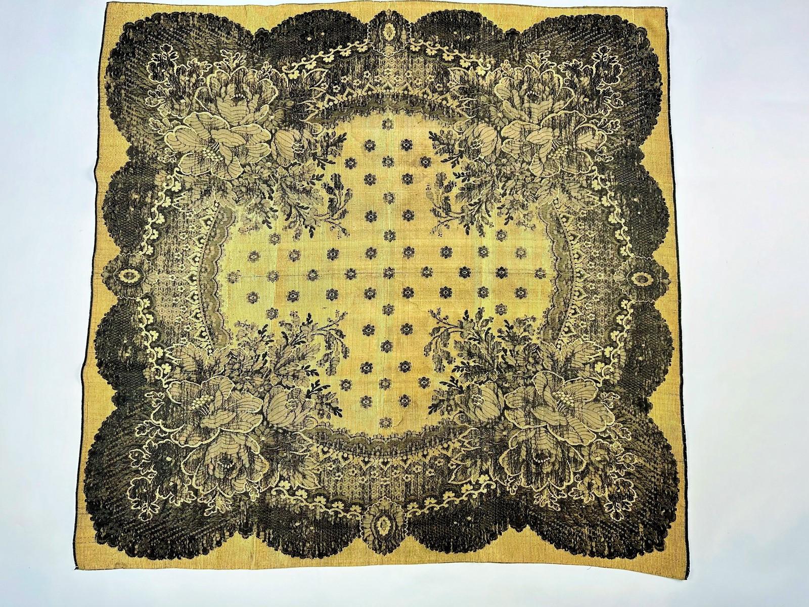 Circa 1865
France or Russia

Precious scarf in very fine silk woven with a lace pattern evoking Chantilly, which was very fashionable under the French Second Empire. The woven fichu is edged in a quarter on a copper-brushed background with a large