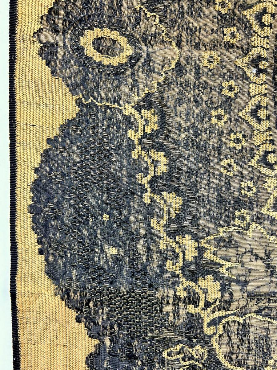 Woven silk fichu with lace decoration - France or Russia Circa 1865 For Sale 2