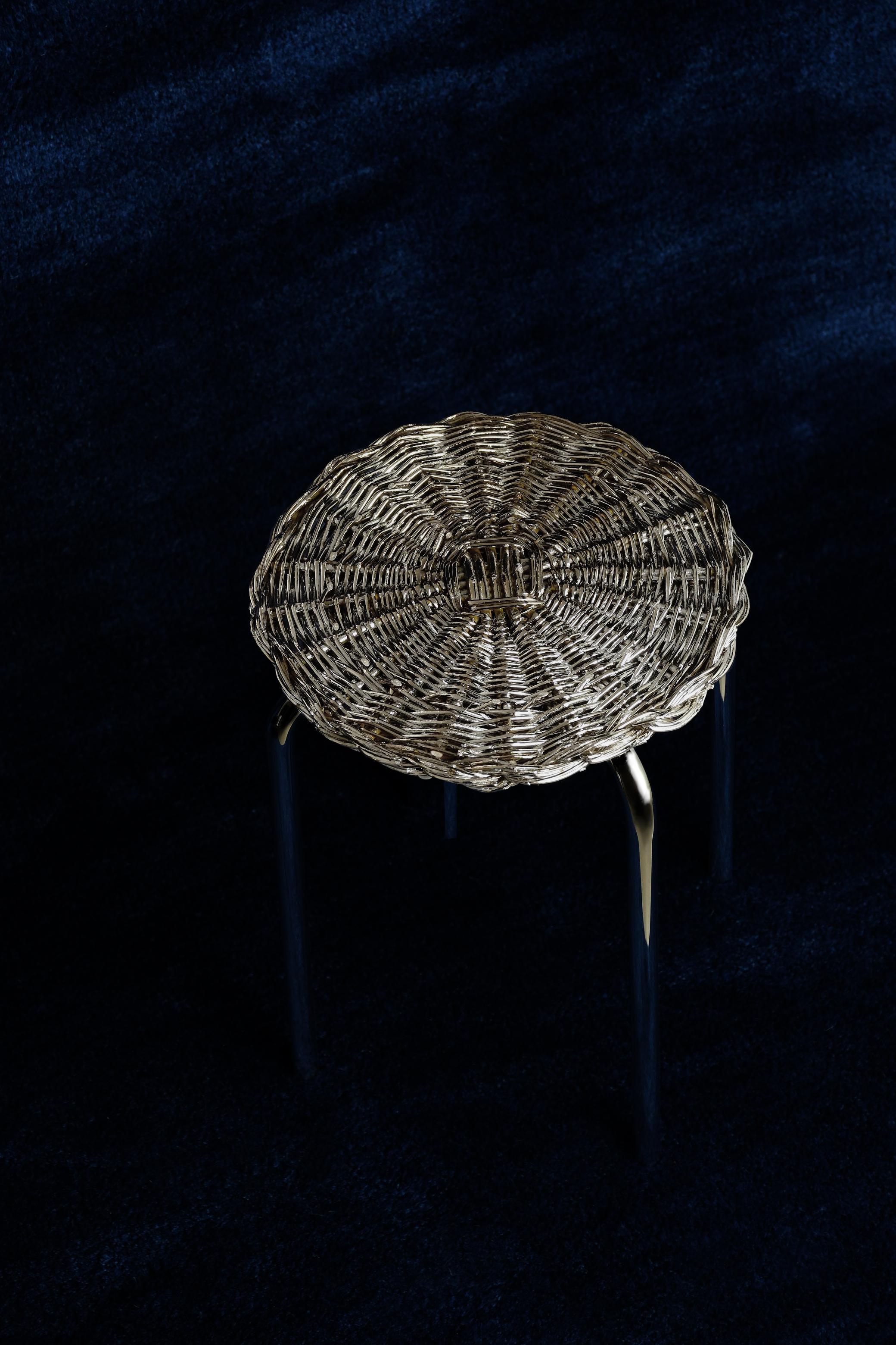 XXI secolo e contemporaneo Tavolino o sgabello contemporaneo in acciaio intrecciato placcato argento di Federica Paoli in vendita