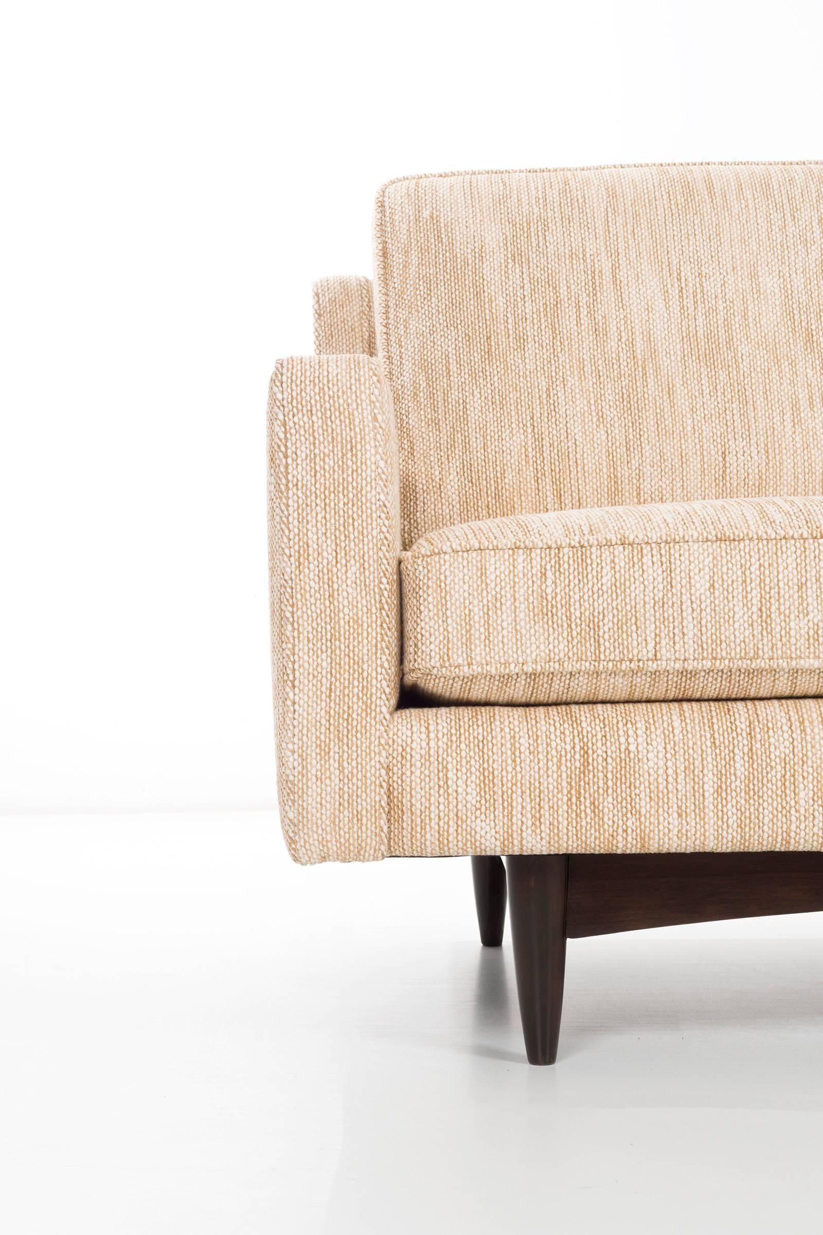 Sofa from Italy in the style of Osvaldo Borsani, loose cushion seat and back, solid tapered legs with connecting arched braces with sloped arms.
Reupholstered with woven wool fabric.

 