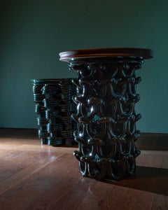 Beistelltisch aus gewebtem Steingut und Mahagoniholz von Milan Pekař und Tereza Sluková