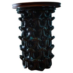 Beistelltisch aus gewebtem Steingut und Mahagoniholz von Milan Pekař und Tereza Sluková