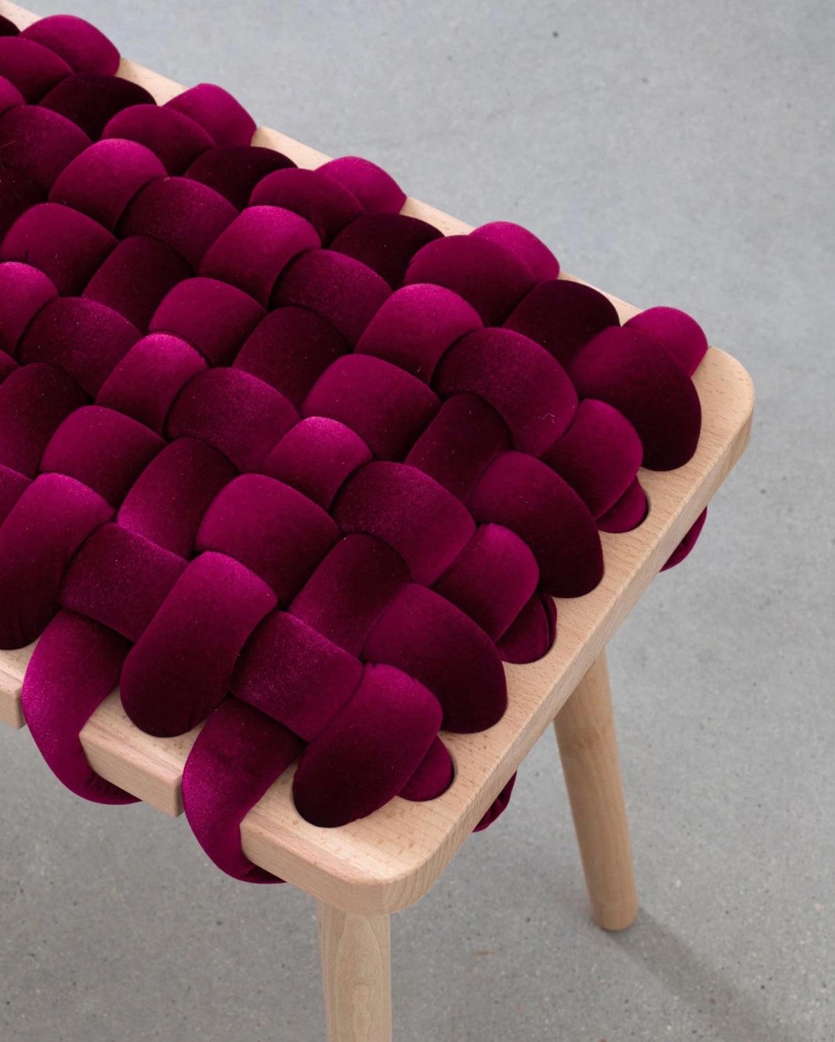 Tessuto Sgabello intrecciato in velluto Burgandy in vendita