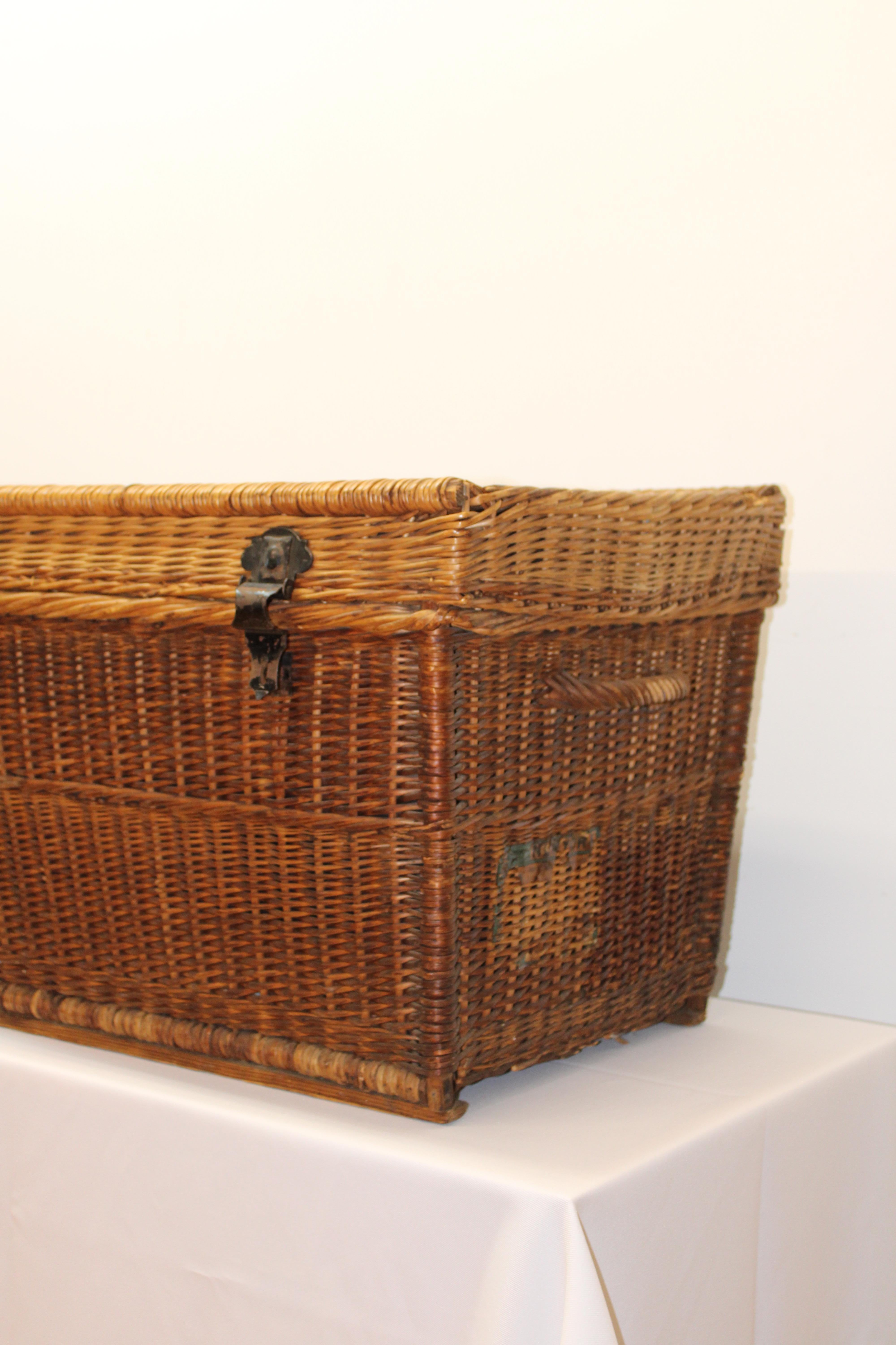 Woven Traveling Basket / Picnic Basket In Good Condition In San Francisco, CA
