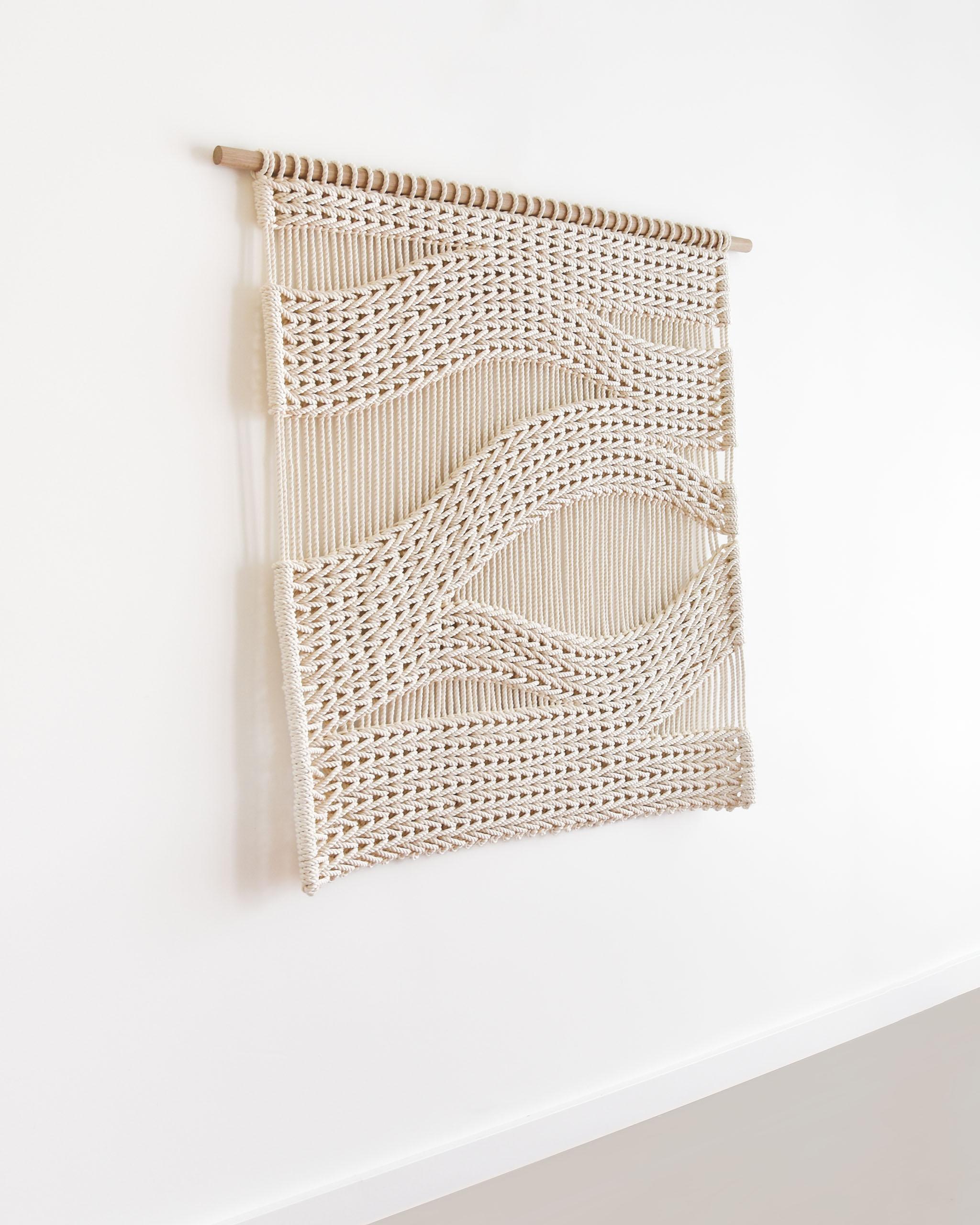 Gewebter Wandbehang, Faserkunst-Wandteppich, Seilkunst, CURRENT von TAMAR SAMPLONIUS (Moderne) im Angebot