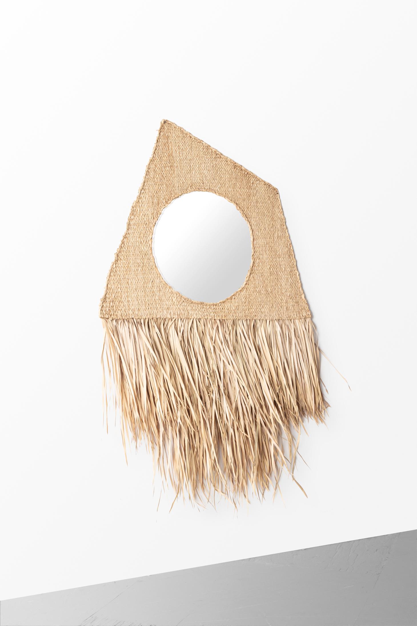Einzigartiger gewebter Wandbehang mit Spiegel. Entworfen von Zanini de Zanini Caldas, 2021, Brasilien.