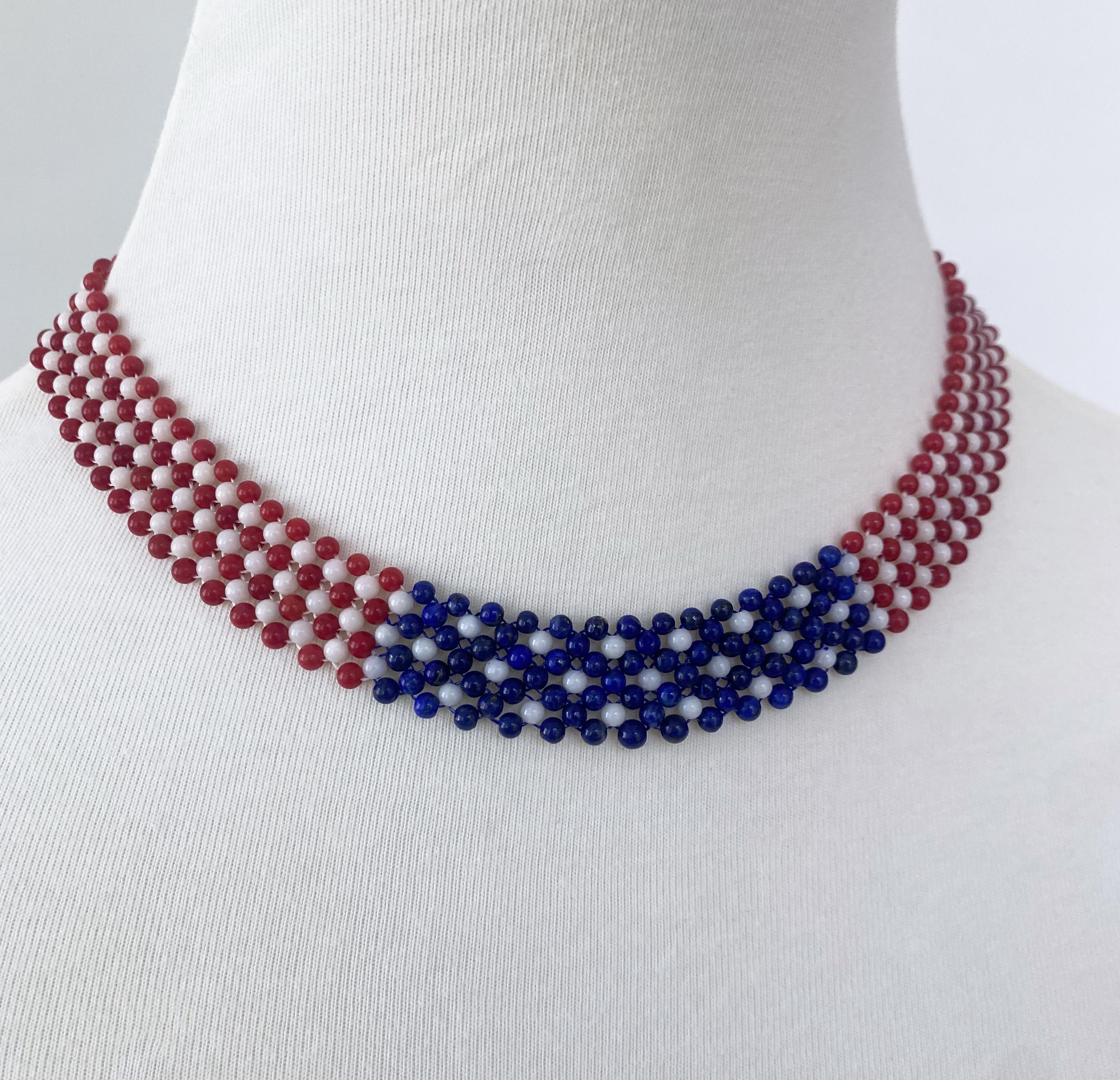 Amerikanische Flaggen-Halskette aus gewebter weißer, roter Koralle und Lapislazuli (Perle)