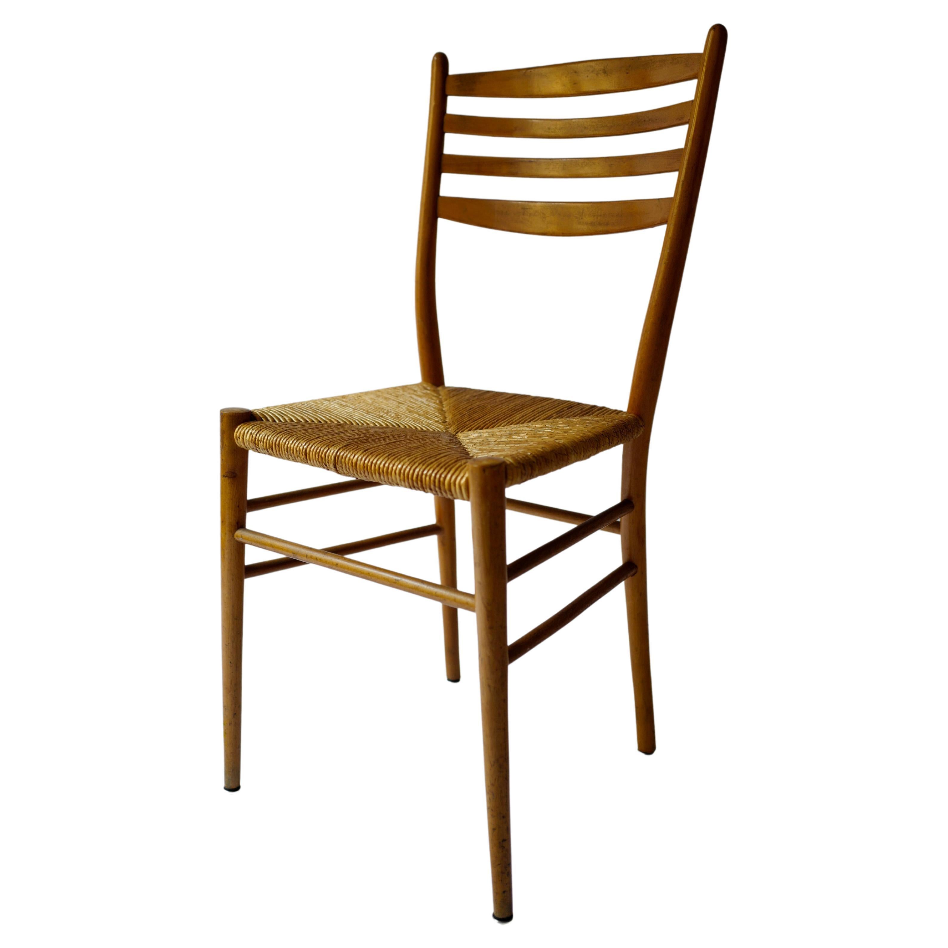 Chaise de style Gio Ponti en osier et bois tissé des années 1950