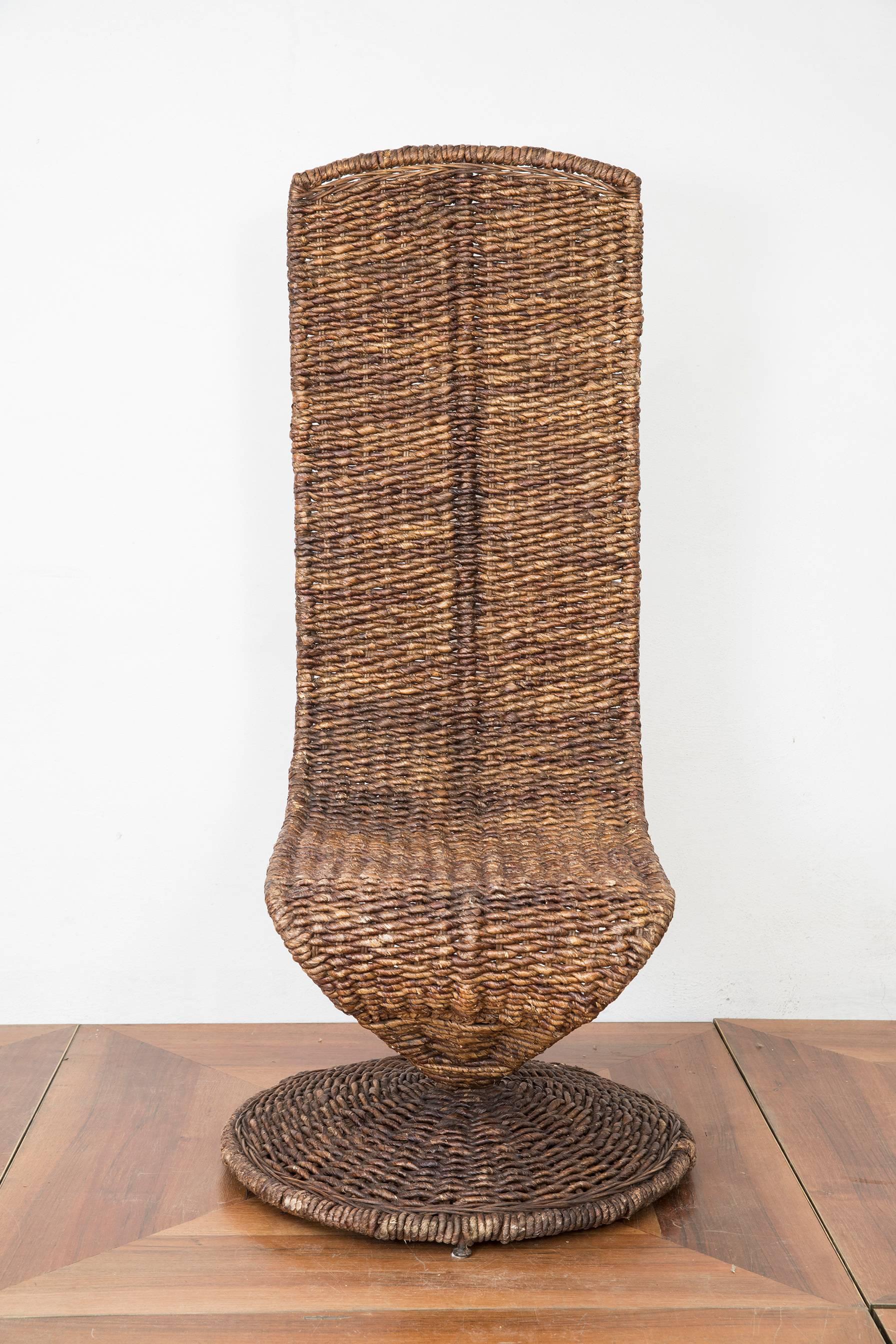 Awesome woven banana leaf 'S' chair designed by Marzio Cecchi in the 1970s.



         