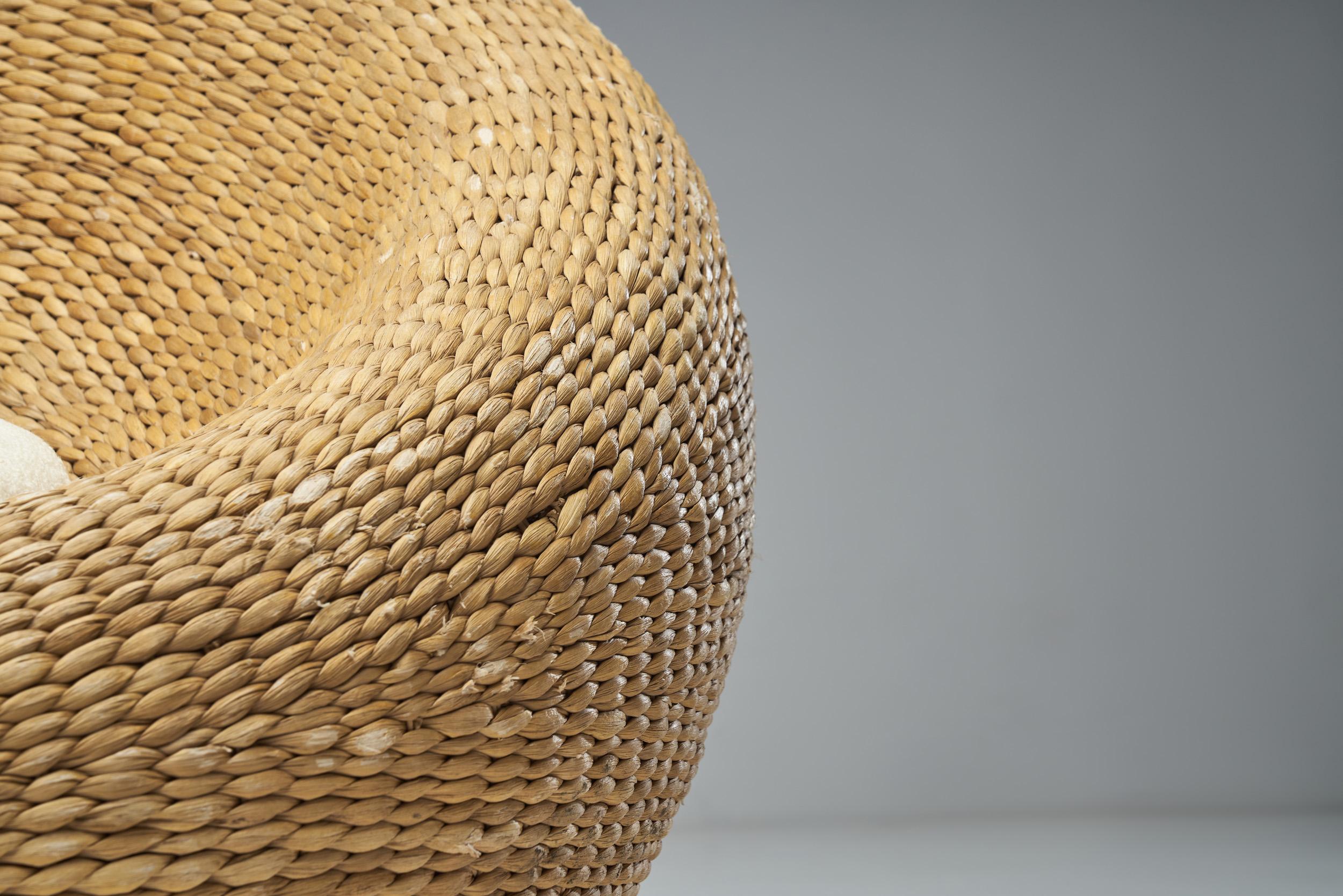 Silla nido de pájaro de mimbre tejida a la manera de Isamu Kenmochi, Europa, ca. 1960 Tela