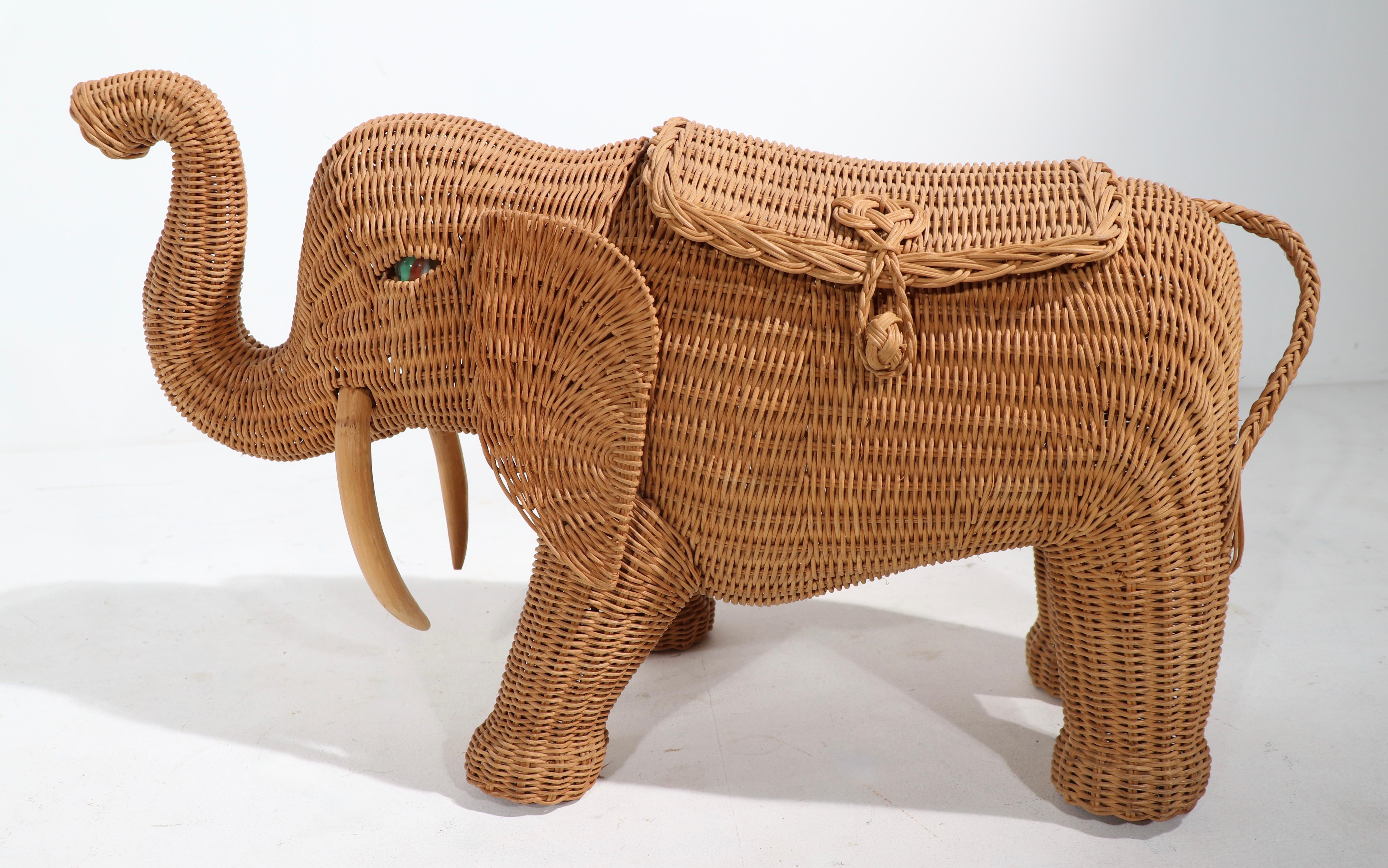 Woven Wicker Elephant Basket In Good Condition In New York, NY
