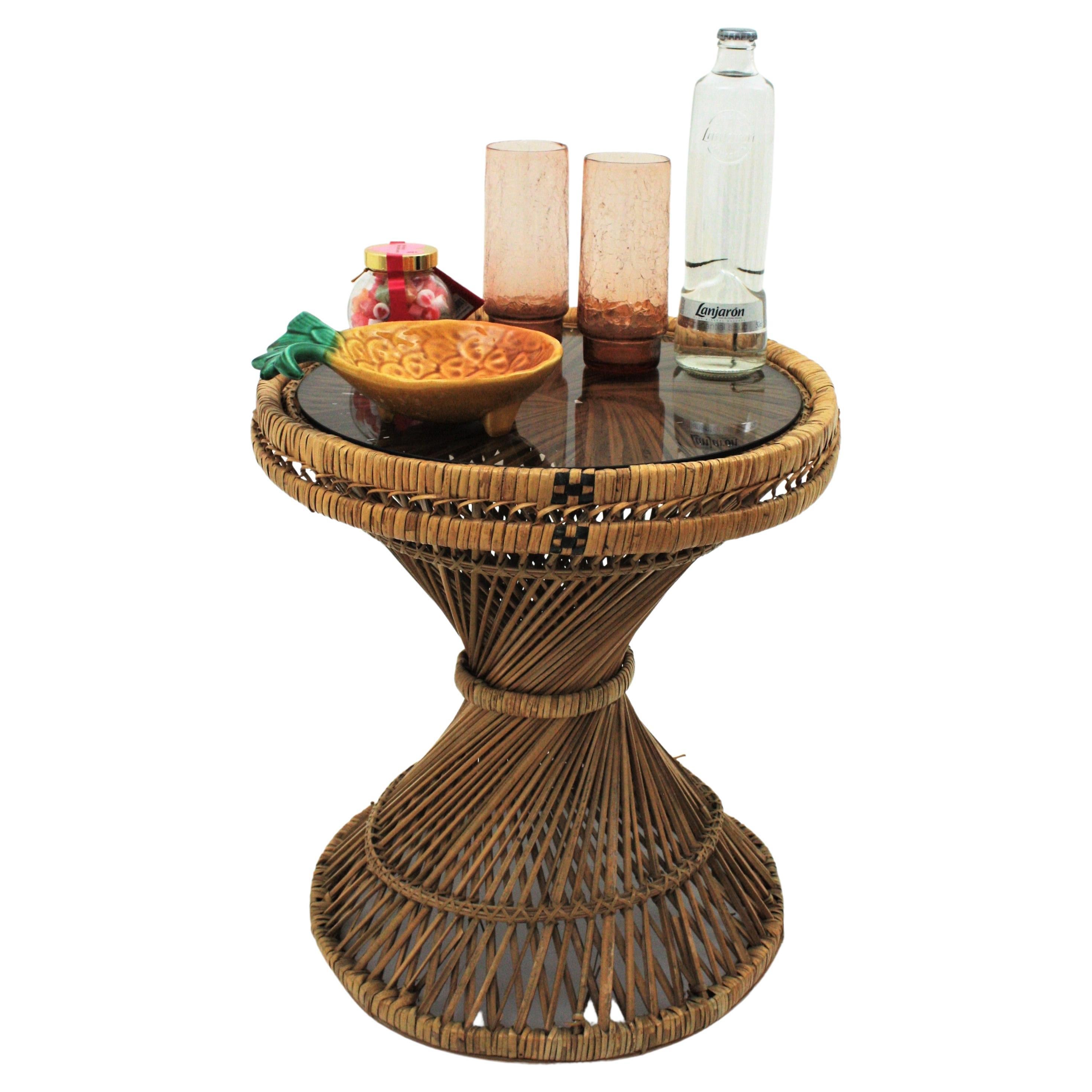 Spanish Emmanuelle Peacock Side Table / Coffee Table in Woven Wicker For Sale 12