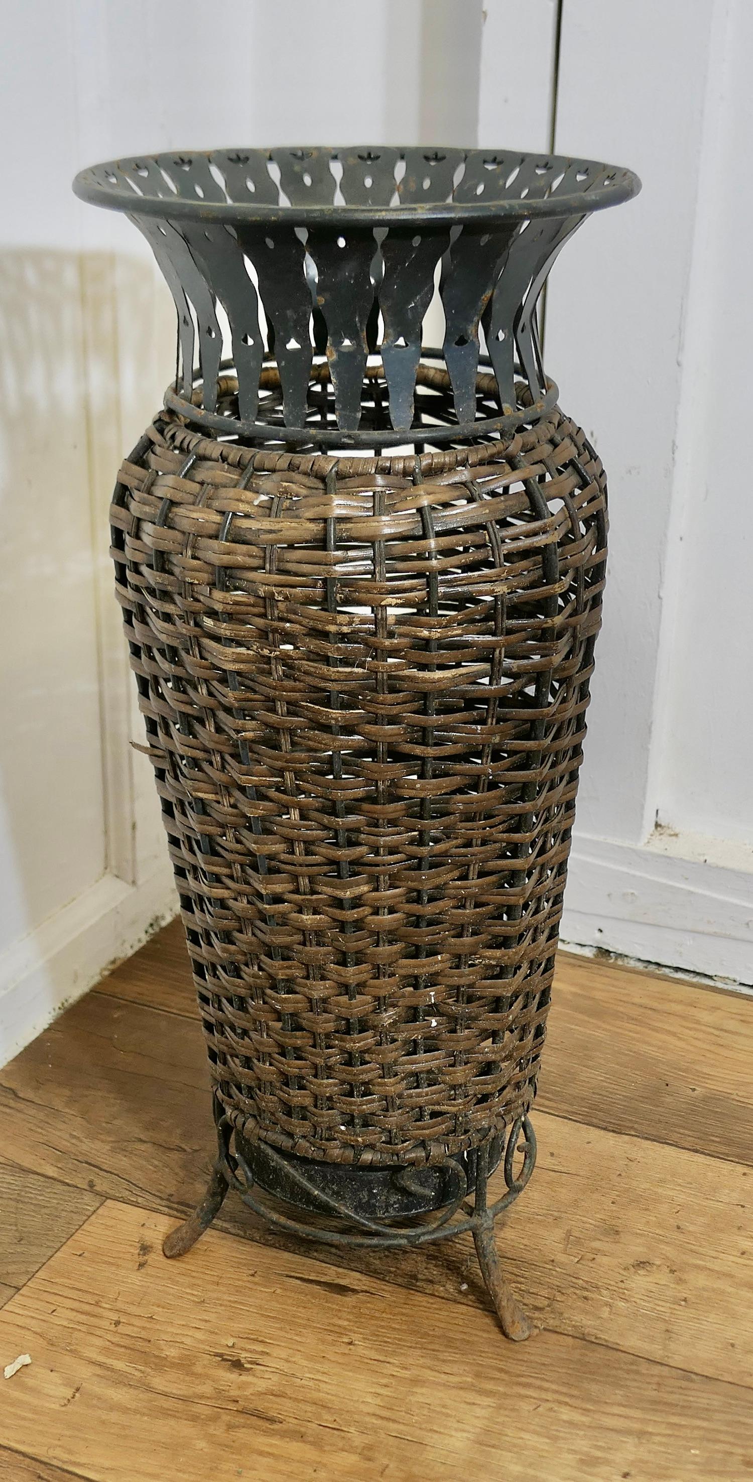Woven Willow Stick  of Umbrella Stand  A lovely country piece In Good Condition For Sale In Godshill, Isle of Wight