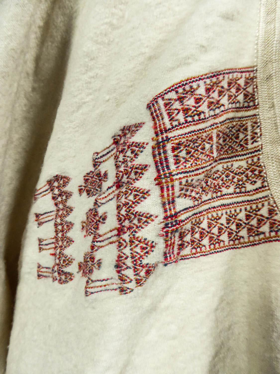 Woven Wool Burnous Traditional Cape - Tunisia around 1950 In Excellent Condition In Toulon, FR