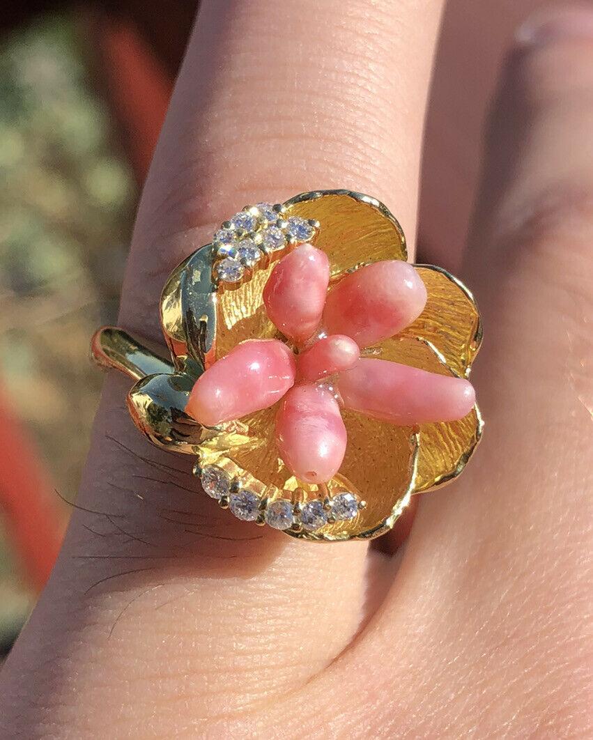Wow 18k Yellow Gold Natural Conch Pearl & Diamond Flower Ring 3.24ctw 9.9g



Very elegant for everyday wear !! 

Approx 0.20 ctw of H, SI diamonds 

Natural opal approx ct 5.22



 100% NATURAL  

Size 8

Weight 9.9 grams


