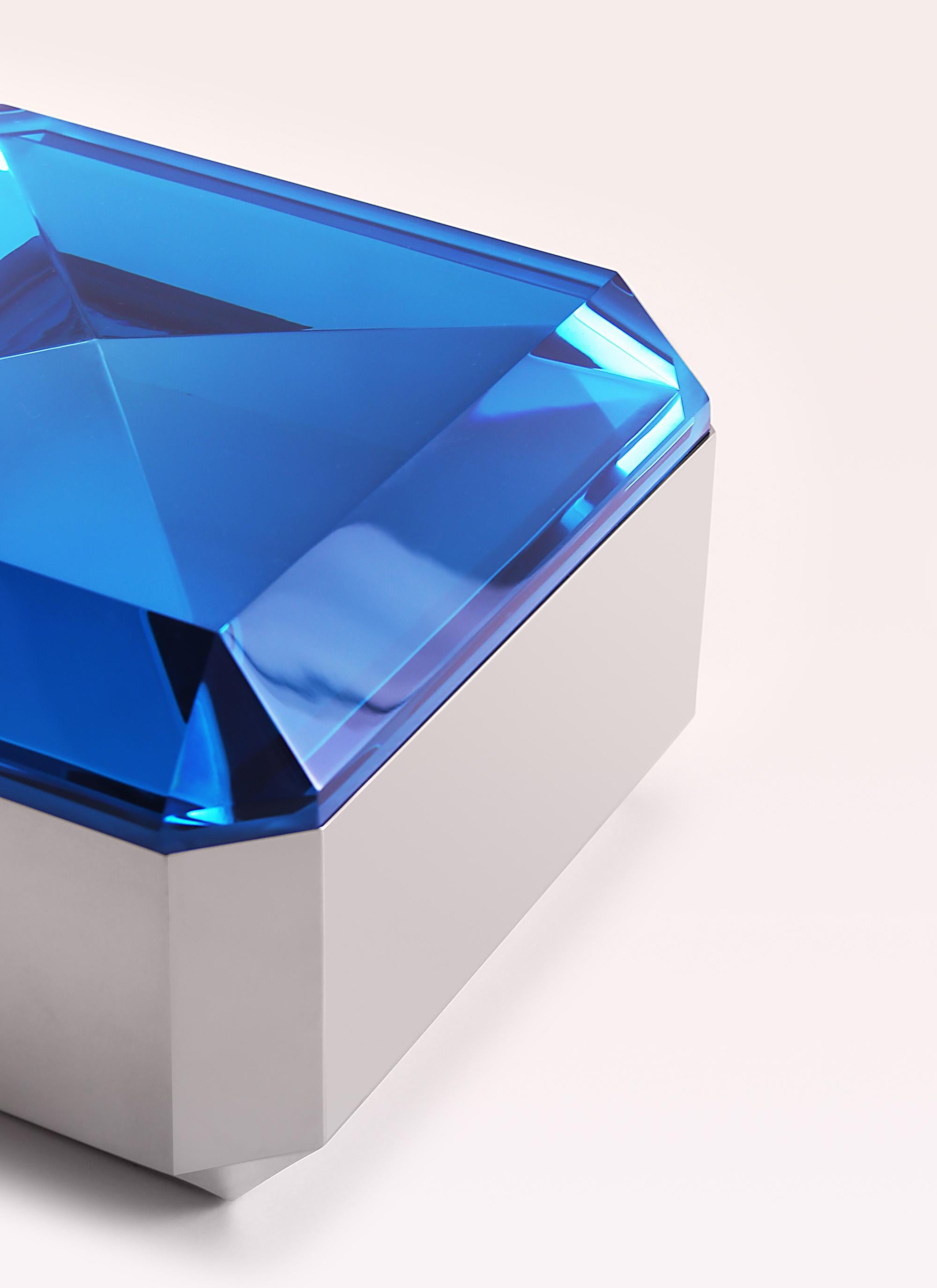 WOW capri small table in resin by MOĆI Collective (Postmoderne) im Angebot