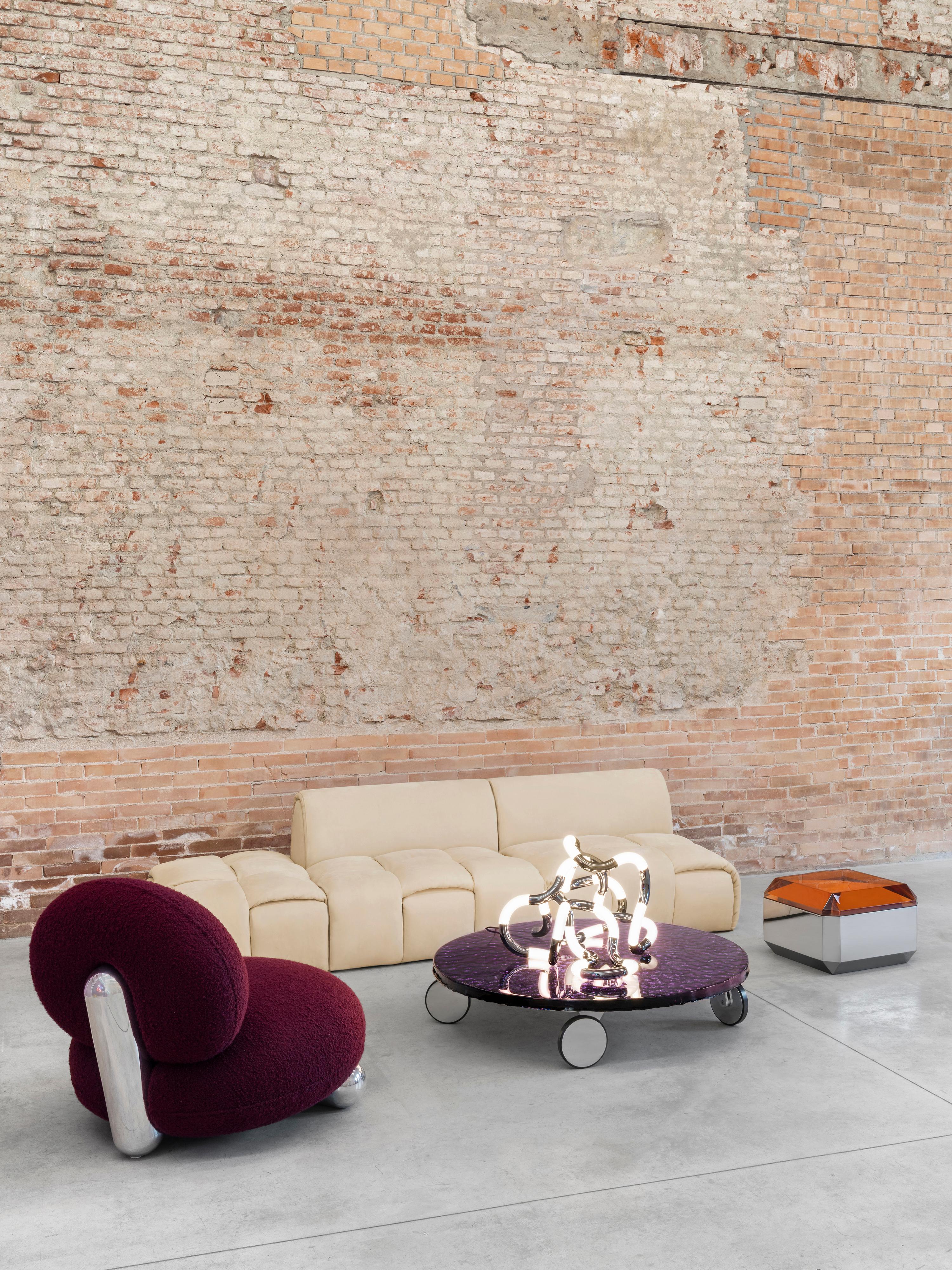 WOW fiamma small table in resin by MOĆI Collective en Nuevo estado para la venta en Cantù, IT