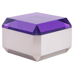 WOW lavanda small table in resin by MOĆI Collective