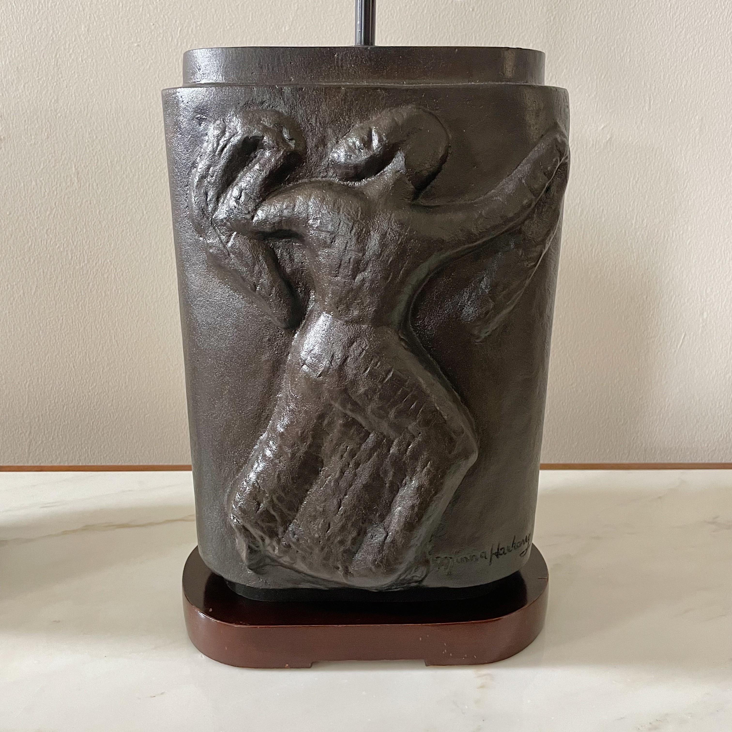 Wpa Artist Minna Harkavy '1887 – 1987' Pair Opposing Bronze Table Lamps In Good Condition For Sale In West Palm Beach, FL