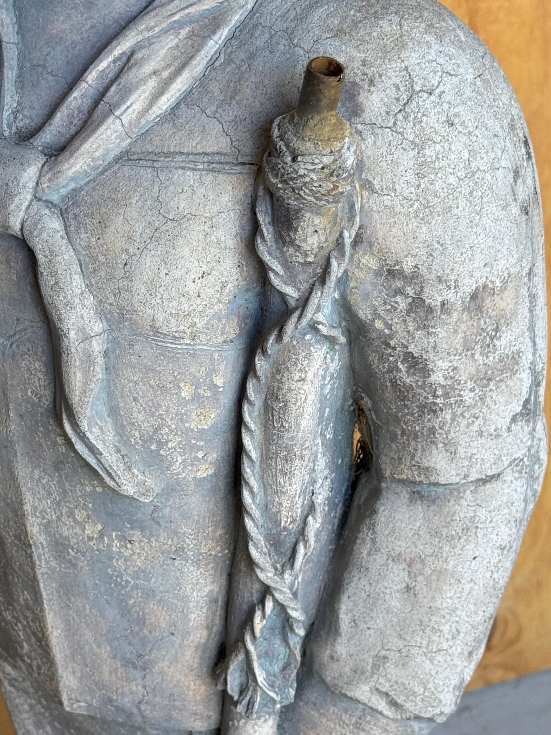 Estatua de abanderado de jardín de estilo WPA de un apuesto marinero de la Marina en venta 7