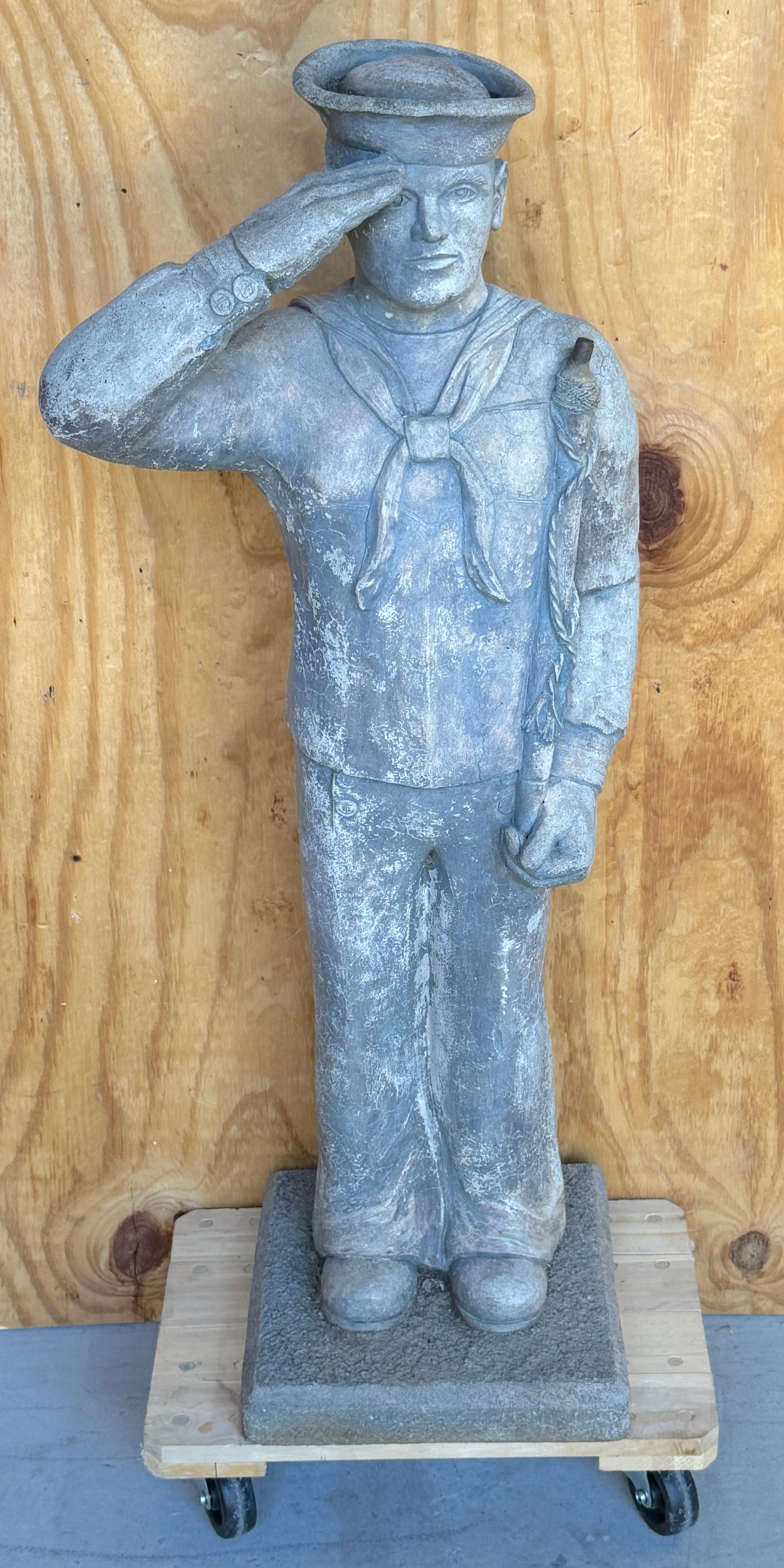 Estatua de abanderado de jardín de estilo WPA de un apuesto marinero de la Marina

Influencias artísticas de la escuela americana WPA 

Una rara estatua de abanderado de jardín de piedra de fundición al estilo de la WPA, que representa a un apuesto