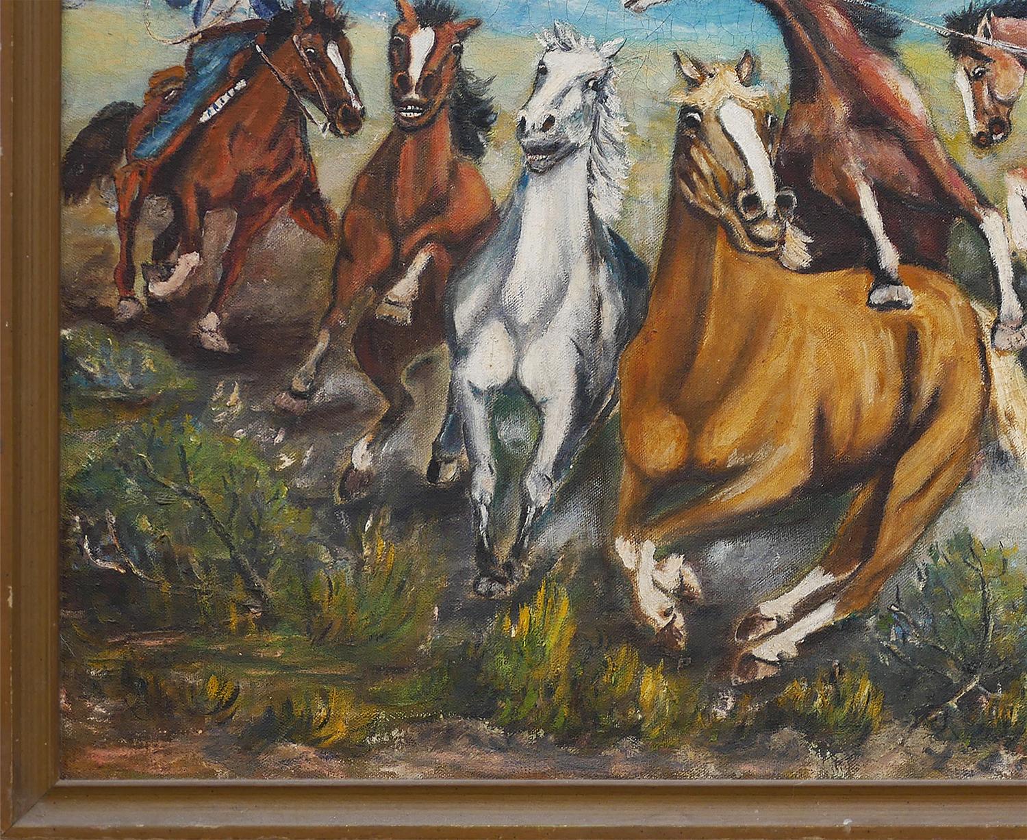 Quadro realista di una coppia di cowboy che cerca di legare un gruppo di cavalli in corsa in un paesaggio aperto di montagne rocciose. Firmato dall'artista nell'angolo anteriore in basso a destra. Attualmente è appeso in una cornice marrone