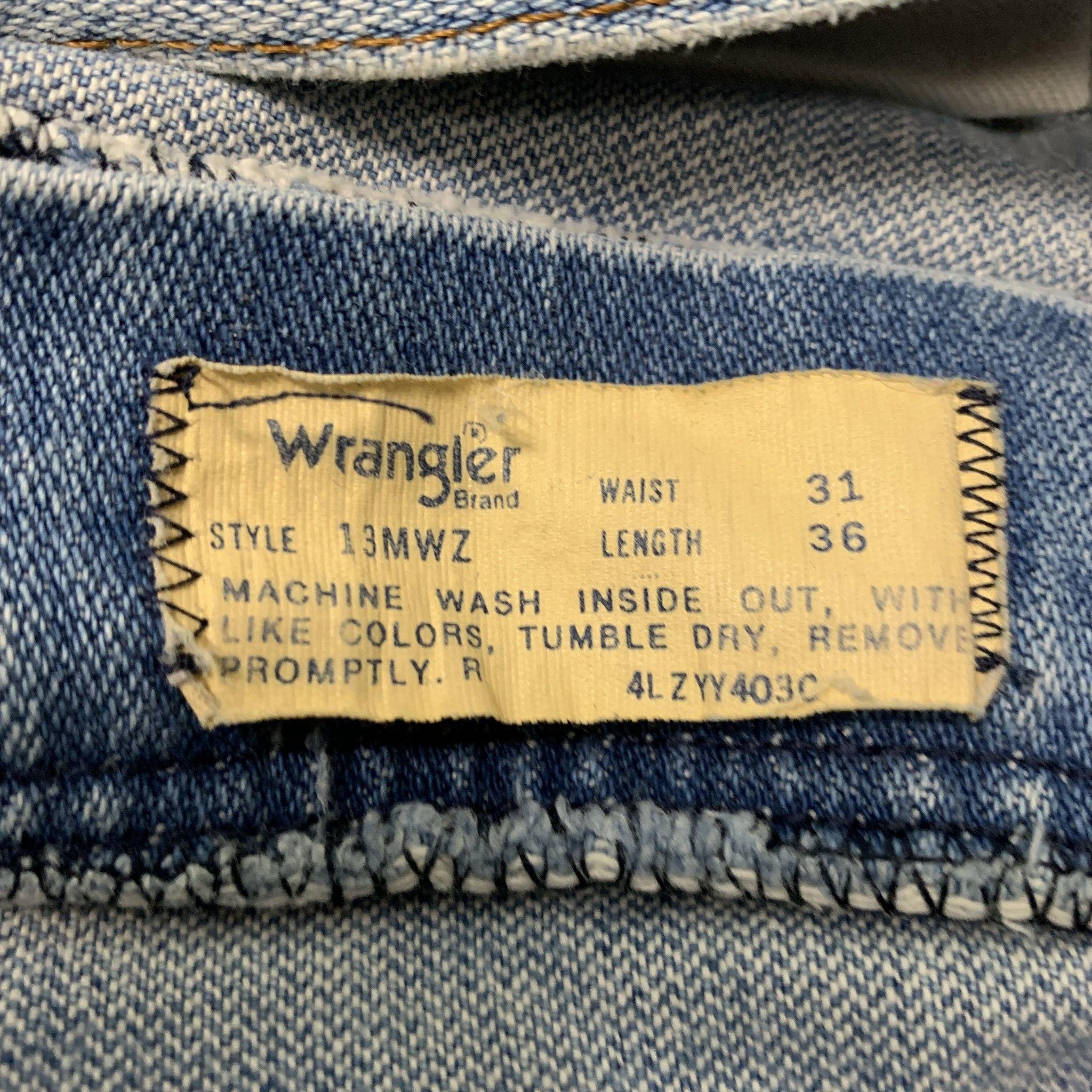 WRANGLER Size 31 Blue Distressed Straight Zip Fly Jeans For Sale 2