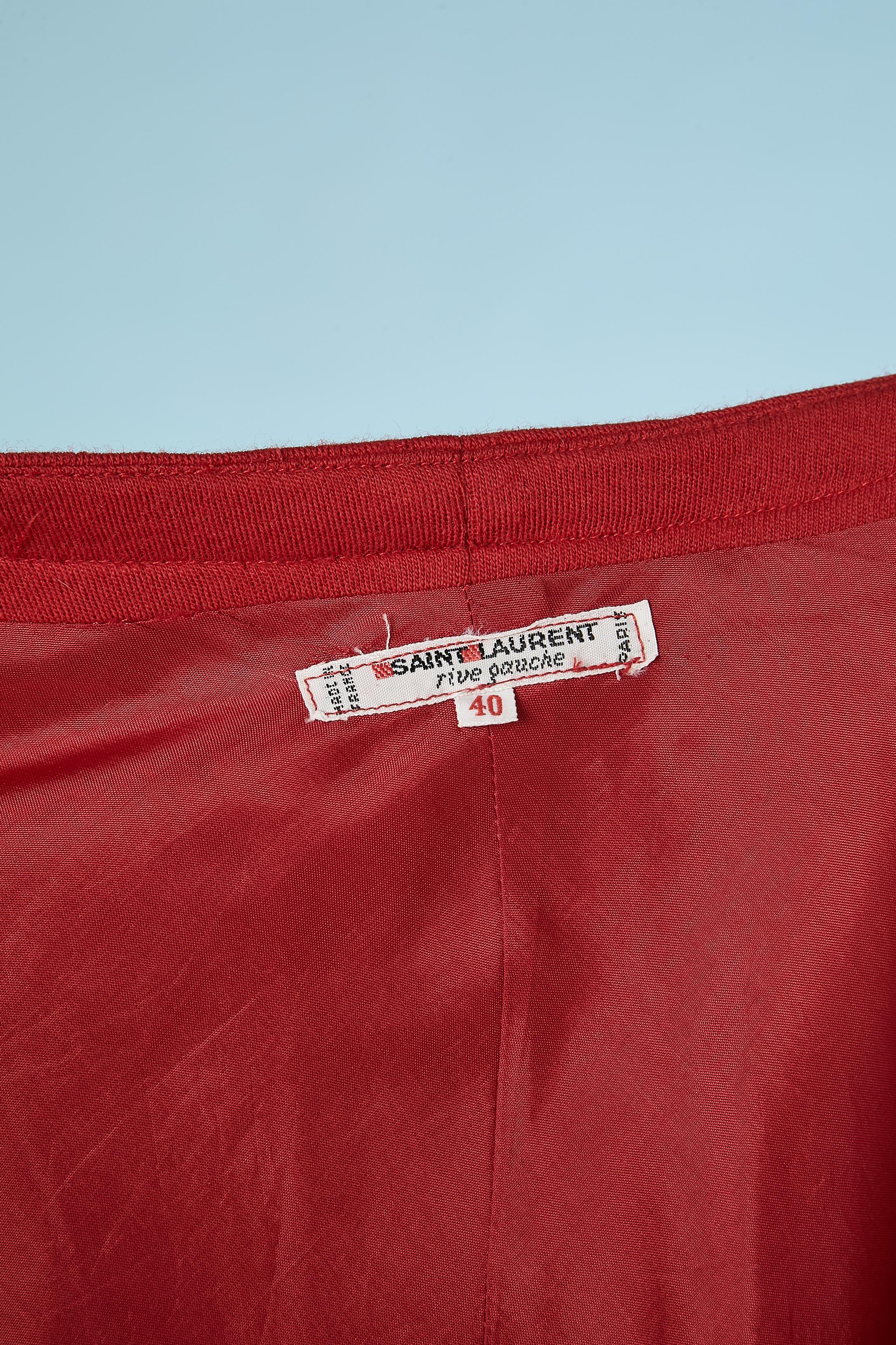 Donna Avvolgere  top e drappeggio in jersey di lana rosso e gonna Saint Laurent Rive Gauche in vendita