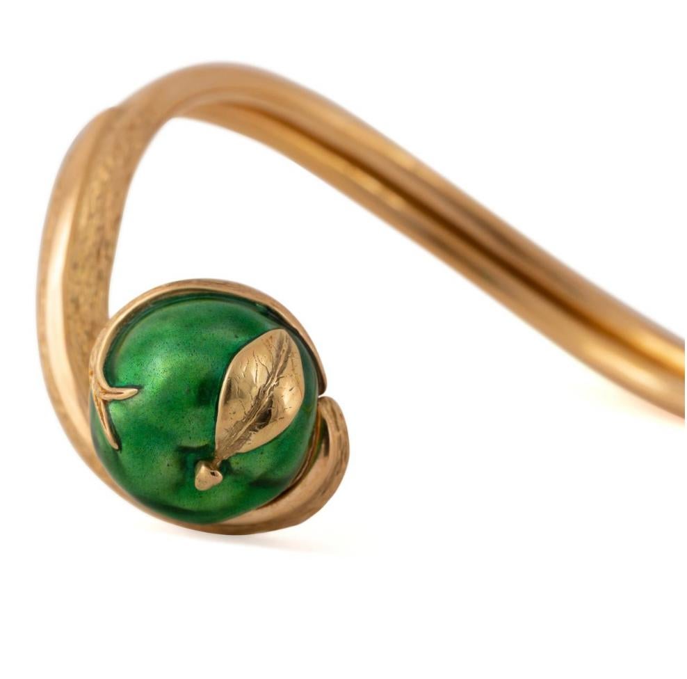 Wickelarmreif aus 18 Karat Gold mit Schlangenarmreif mit Emaille-grünem Apfel von Lalounis im Zustand „Gut“ in San Francisco, CA