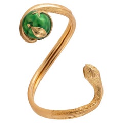 Wickelarmreif aus 18 Karat Gold mit Schlangenarmreif mit Emaille-grünem Apfel von Lalounis