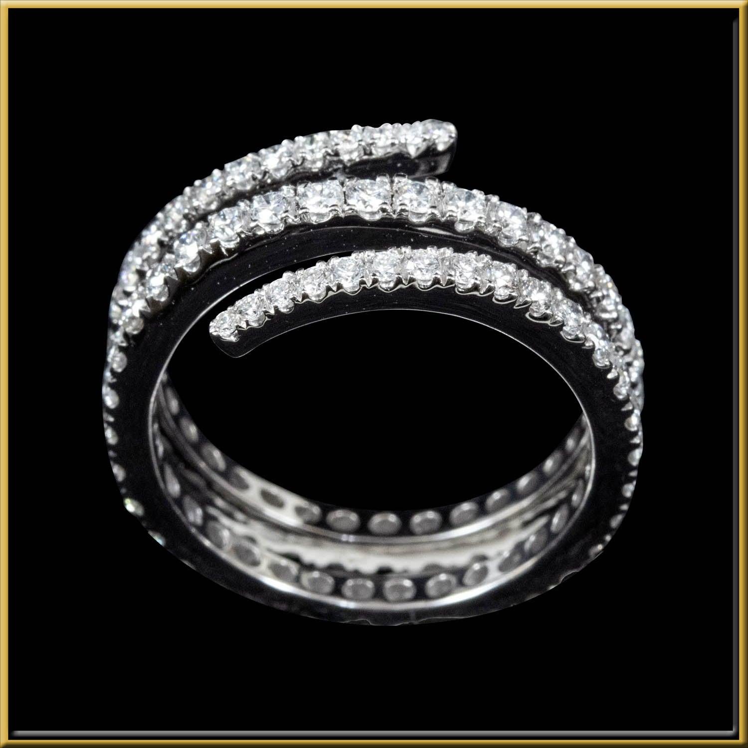 For Sale:  Wrap Around Diamond Fashion Ring in 18 Karat Gold 2