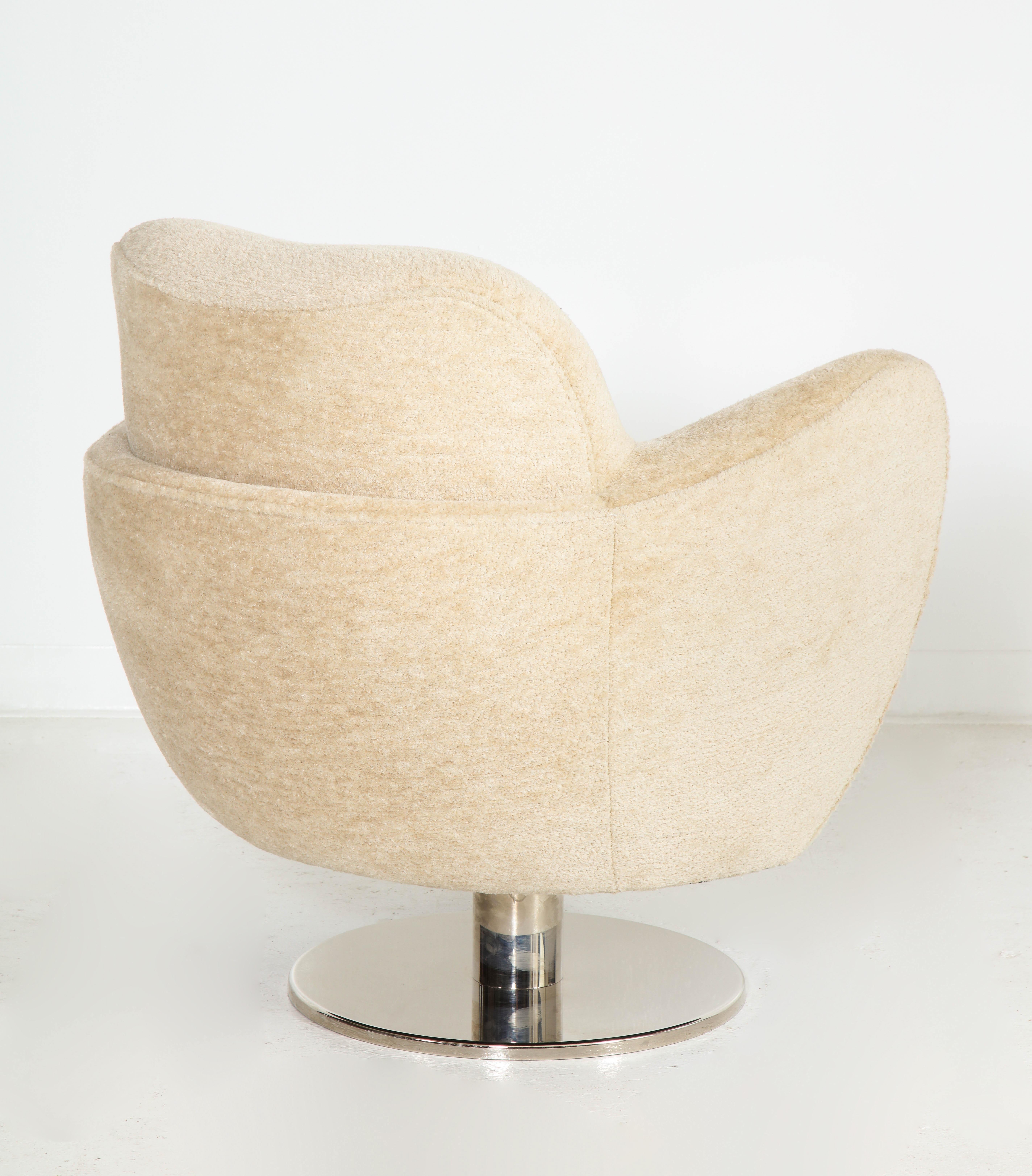Wrap Around Swivel Barrel Chair Offered by Vladimir Kagan Design Group In Good Condition In Clifton, NJ